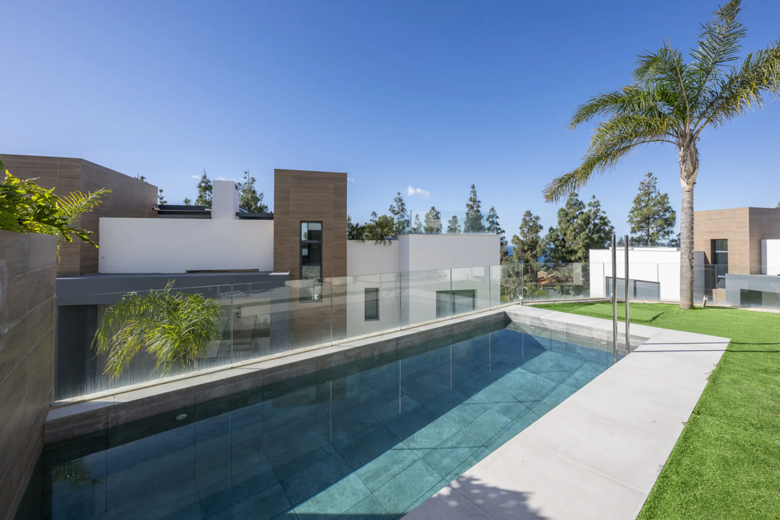 Apartment - Duplex в продаже в Marbella, Málaga. В доме 3 спален и 2 ванных комнат. Площадь дома 174 м²
