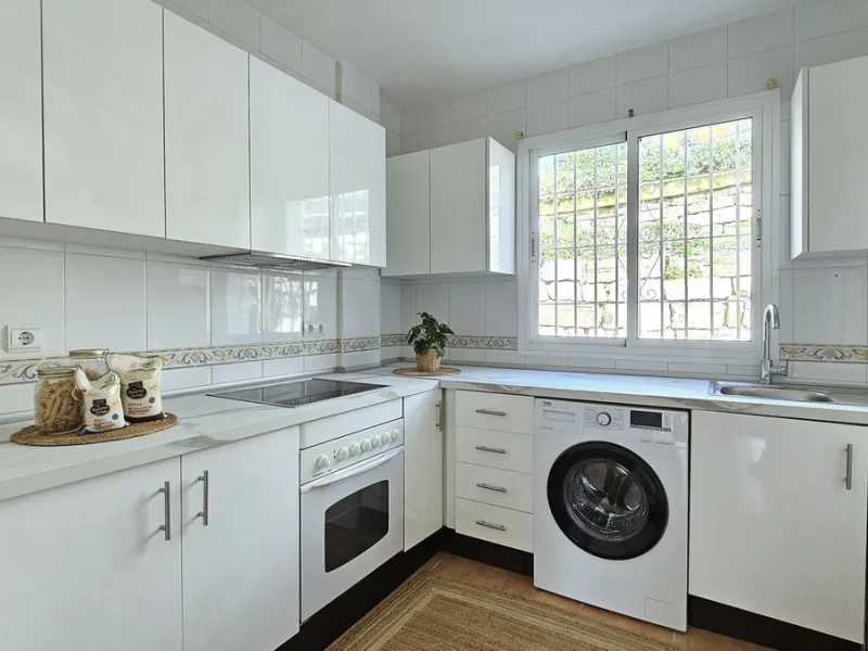 Beautiful 3 bedroom + 2 bathroom apartment for sale in Miraflores area. Spacious south & west facing covered terrace with open green views to the Miraflores golf course and gardens. Nice and quiet location only few minutes drive away from the beach villag