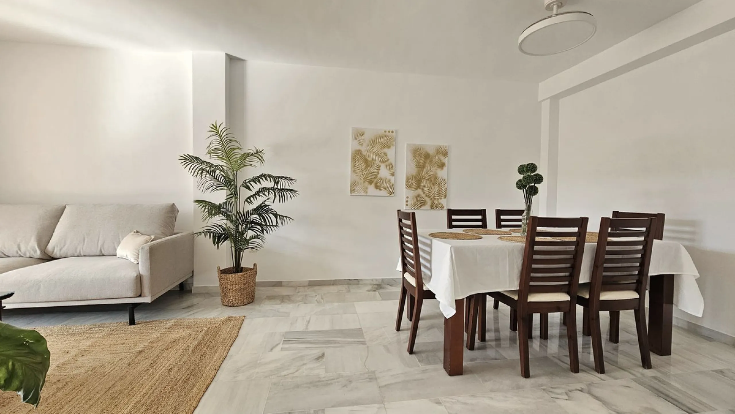 Beautiful 3 bedroom + 2 bathroom apartment for sale in Miraflores area. Spacious south & west facing covered terrace with open green views to the Miraflores golf course and gardens. Nice and quiet location only few minutes drive away from the beach villag