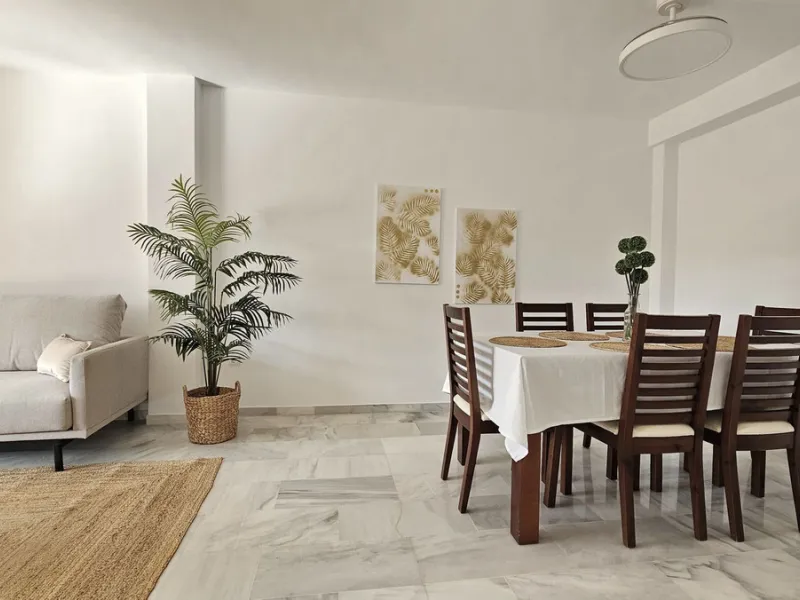 Beautiful 3 bedroom + 2 bathroom apartment for sale in Miraflores area. Spacious south & west facing covered terrace with open green views to the Miraflores golf course and gardens. Nice and quiet location only few minutes drive away from the beach villag