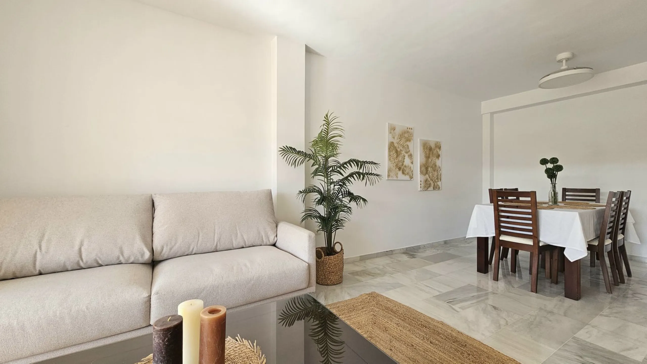 Beautiful 3 bedroom + 2 bathroom apartment for sale in Miraflores area. Spacious south & west facing covered terrace with open green views to the Miraflores golf course and gardens. Nice and quiet location only few minutes drive away from the beach villag