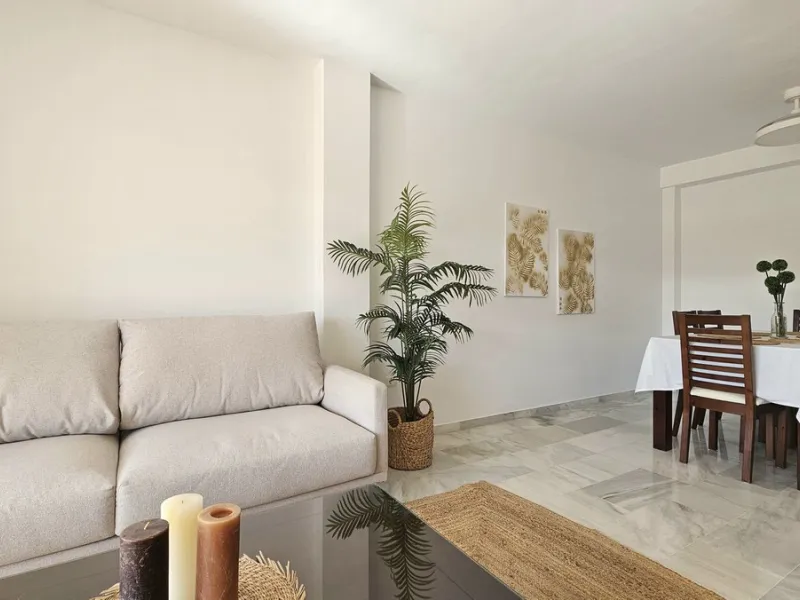 Beautiful 3 bedroom + 2 bathroom apartment for sale in Miraflores area. Spacious south & west facing covered terrace with open green views to the Miraflores golf course and gardens. Nice and quiet location only few minutes drive away from the beach villag