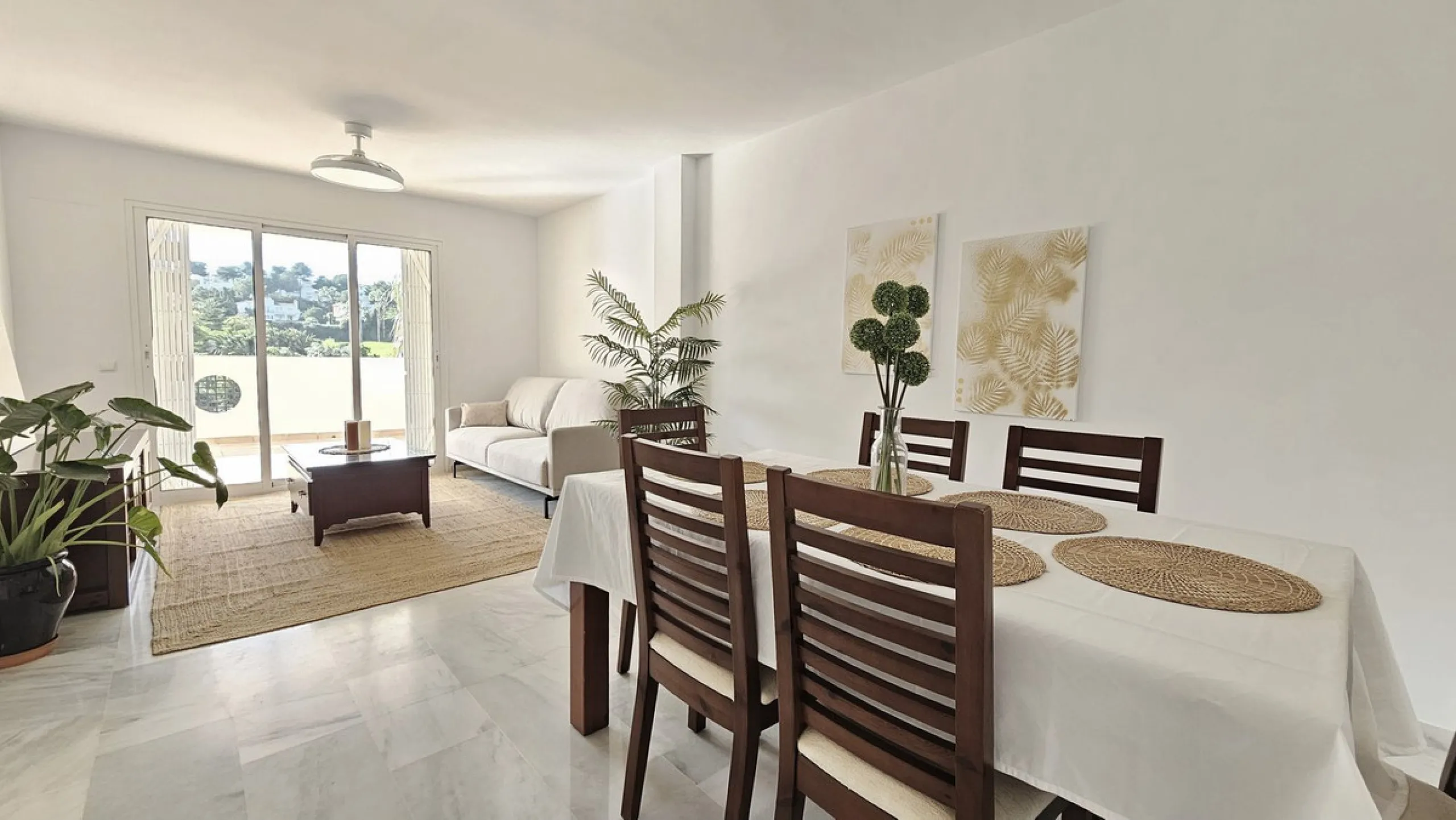 Beautiful 3 bedroom + 2 bathroom apartment for sale in Miraflores area. Spacious south & west facing covered terrace with open green views to the Miraflores golf course and gardens. Nice and quiet location only few minutes drive away from the beach villag