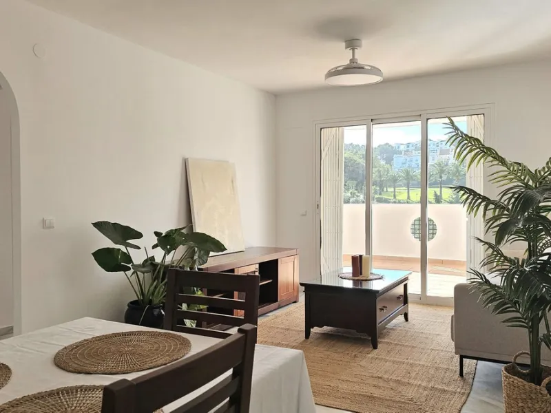 Beautiful 3 bedroom + 2 bathroom apartment for sale in Miraflores area. Spacious south & west facing covered terrace with open green views to the Miraflores golf course and gardens. Nice and quiet location only few minutes drive away from the beach villag