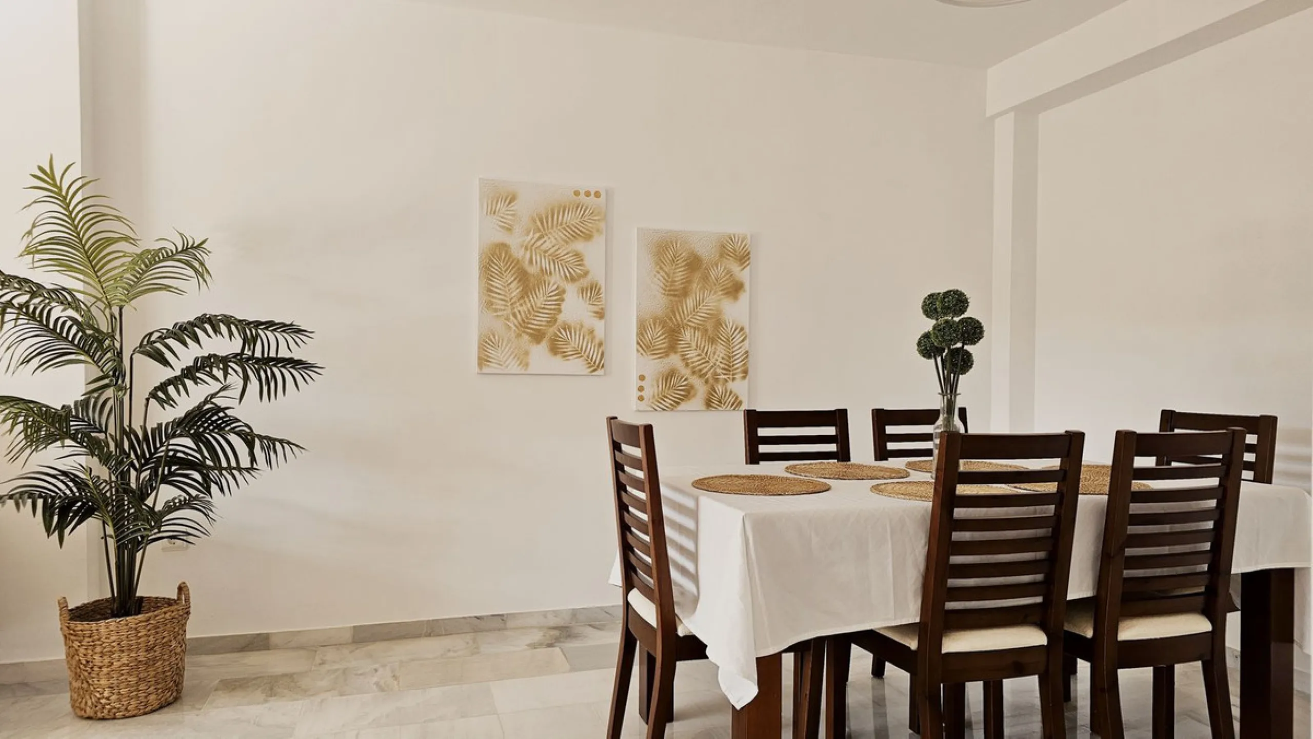 Beautiful 3 bedroom + 2 bathroom apartment for sale in Miraflores area. Spacious south & west facing covered terrace with open green views to the Miraflores golf course and gardens. Nice and quiet location only few minutes drive away from the beach villag