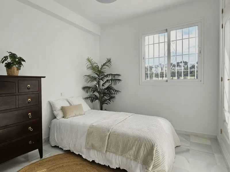 Beautiful 3 bedroom + 2 bathroom apartment for sale in Miraflores area. Spacious south & west facing covered terrace with open green views to the Miraflores golf course and gardens. Nice and quiet location only few minutes drive away from the beach villag
