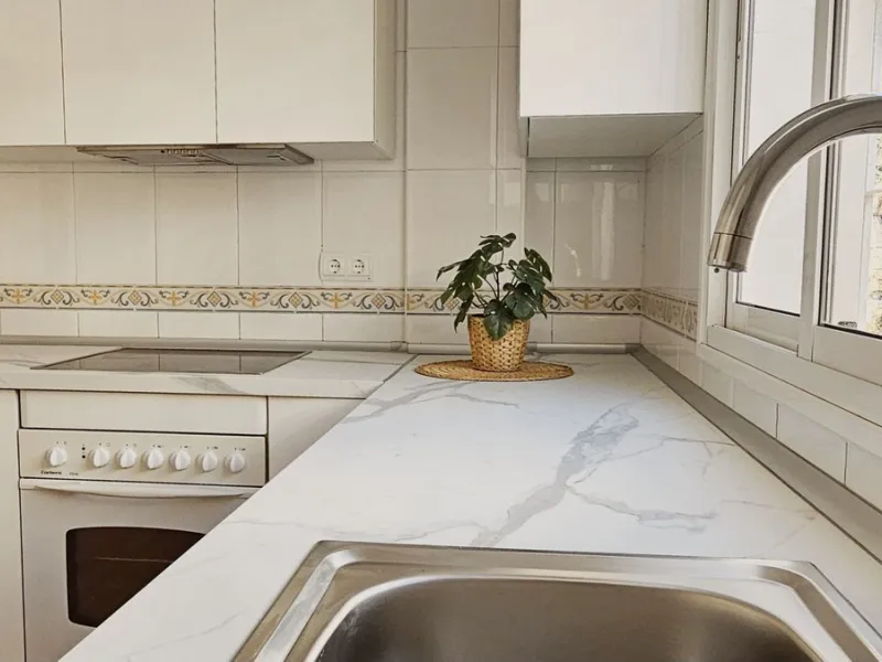 Beautiful 3 bedroom + 2 bathroom apartment for sale in Miraflores area. Spacious south & west facing covered terrace with open green views to the Miraflores golf course and gardens. Nice and quiet location only few minutes drive away from the beach villag