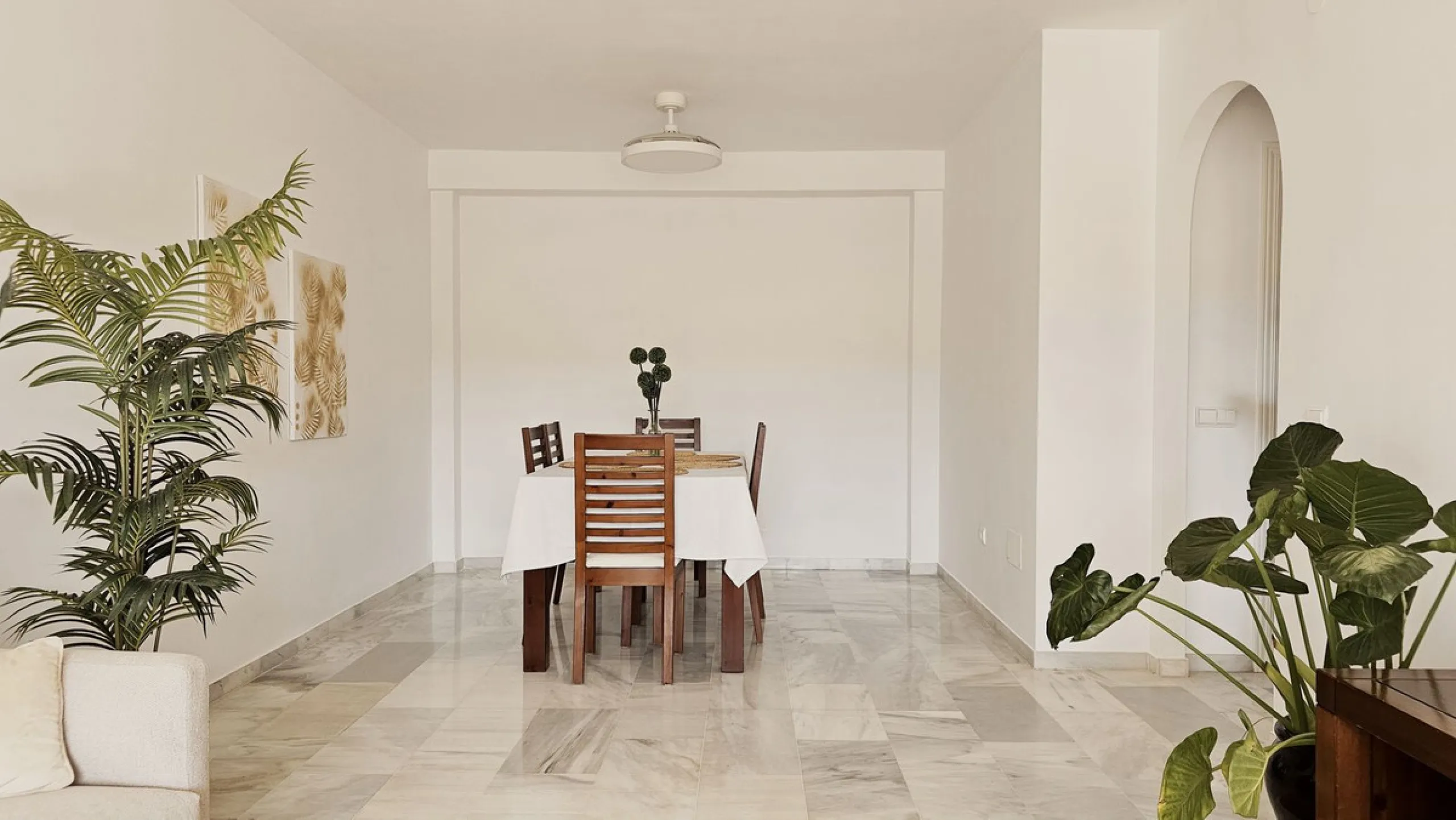 Beautiful 3 bedroom + 2 bathroom apartment for sale in Miraflores area. Spacious south & west facing covered terrace with open green views to the Miraflores golf course and gardens. Nice and quiet location only few minutes drive away from the beach villag