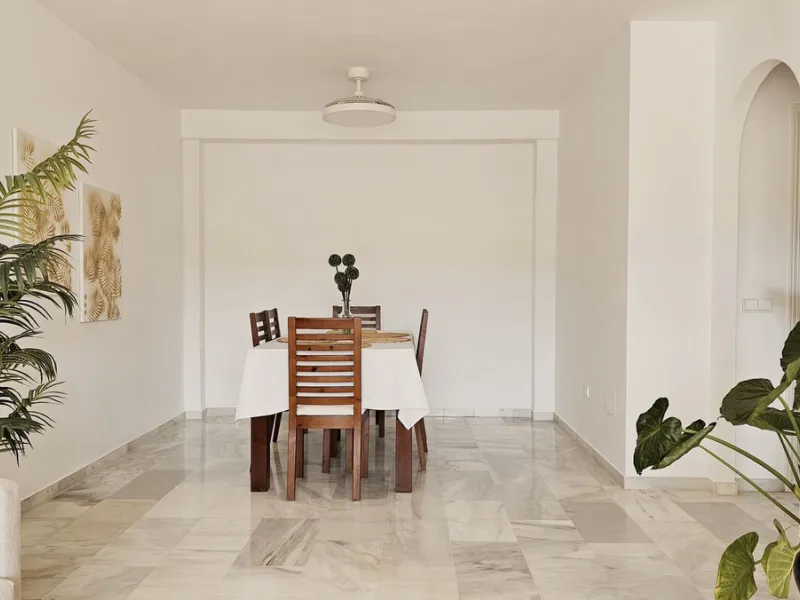 Beautiful 3 bedroom + 2 bathroom apartment for sale in Miraflores area. Spacious south & west facing covered terrace with open green views to the Miraflores golf course and gardens. Nice and quiet location only few minutes drive away from the beach villag