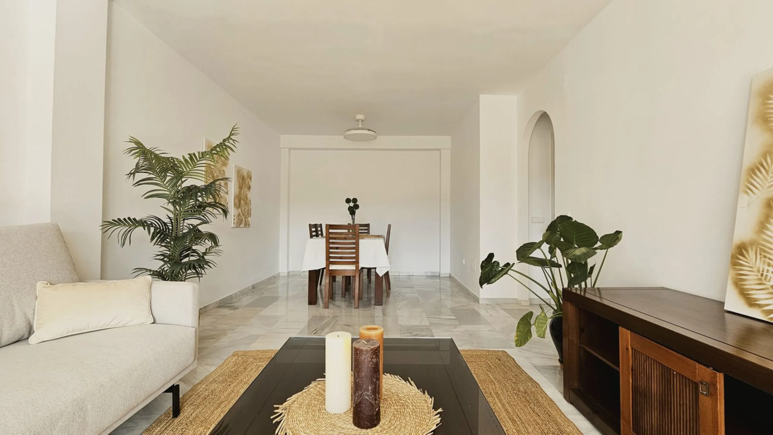 Beautiful 3 bedroom + 2 bathroom apartment for sale in Miraflores area. Spacious south & west facing covered terrace with open green views to the Miraflores golf course and gardens. Nice and quiet location only few minutes drive away from the beach villag