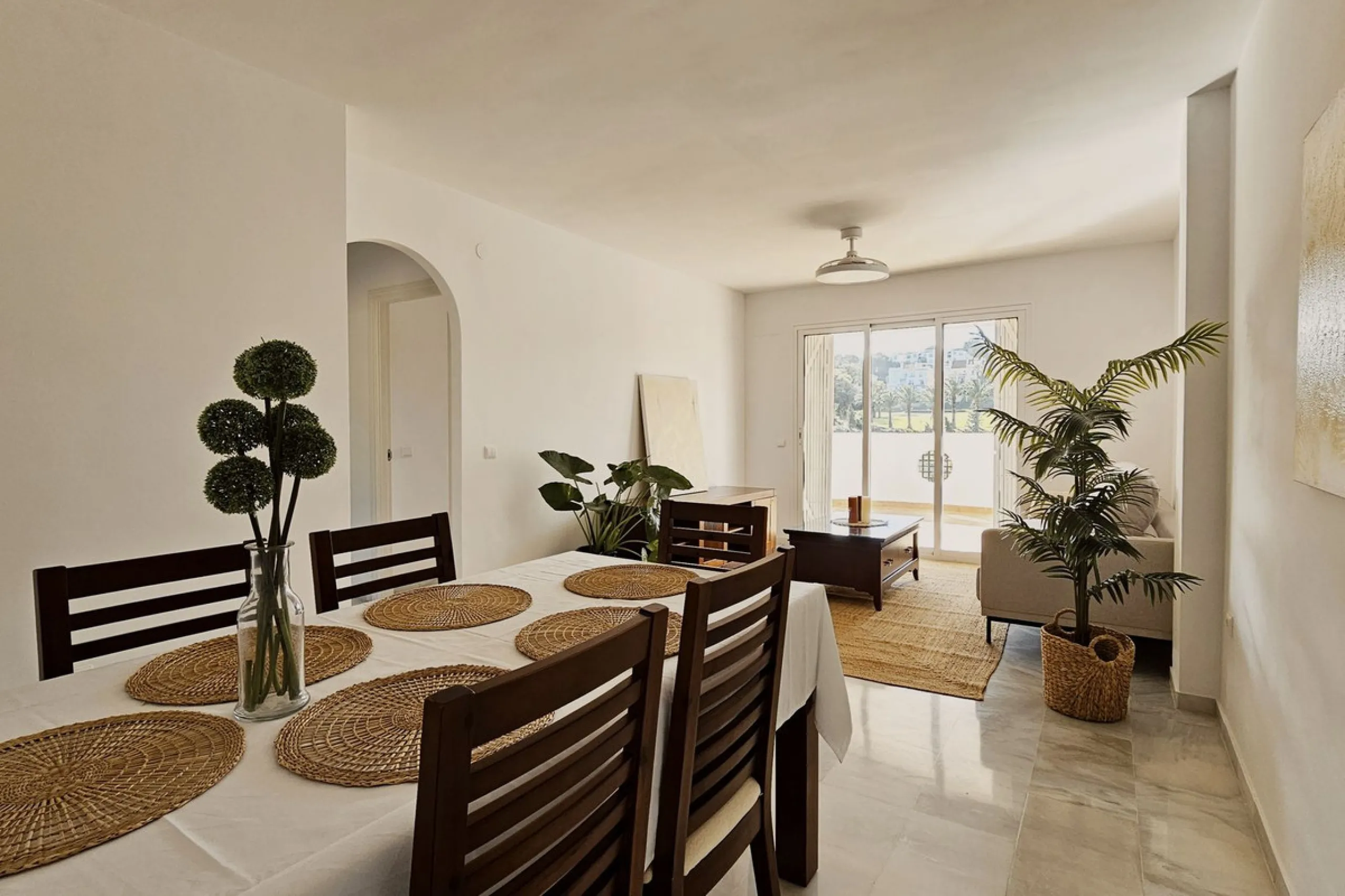 Beautiful 3 bedroom + 2 bathroom apartment for sale in Miraflores area. Spacious south & west facing covered terrace with open green views to the Miraflores golf course and gardens. Nice and quiet location only few minutes drive away from the beach villag