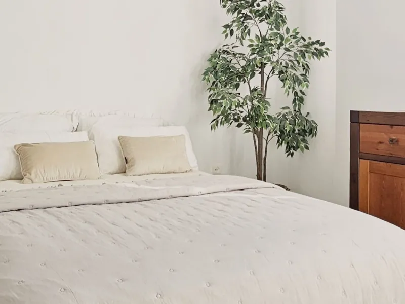 Beautiful 3 bedroom + 2 bathroom apartment for sale in Miraflores area. Spacious south & west facing covered terrace with open green views to the Miraflores golf course and gardens. Nice and quiet location only few minutes drive away from the beach villag