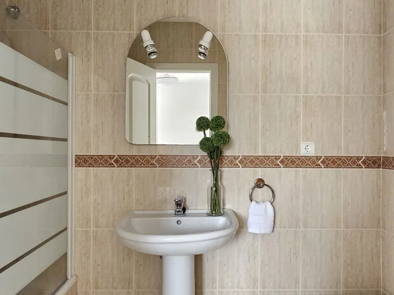 Beautiful 3 bedroom + 2 bathroom apartment for sale in Miraflores area. Spacious south & west facing covered terrace with open green views to the Miraflores golf course and gardens. Nice and quiet location only few minutes drive away from the beach villag