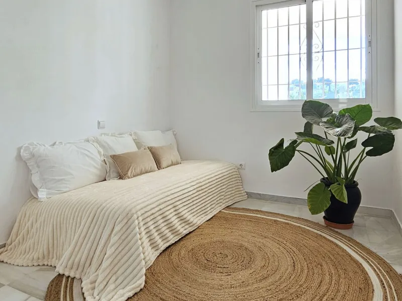 Beautiful 3 bedroom + 2 bathroom apartment for sale in Miraflores area. Spacious south & west facing covered terrace with open green views to the Miraflores golf course and gardens. Nice and quiet location only few minutes drive away from the beach villag