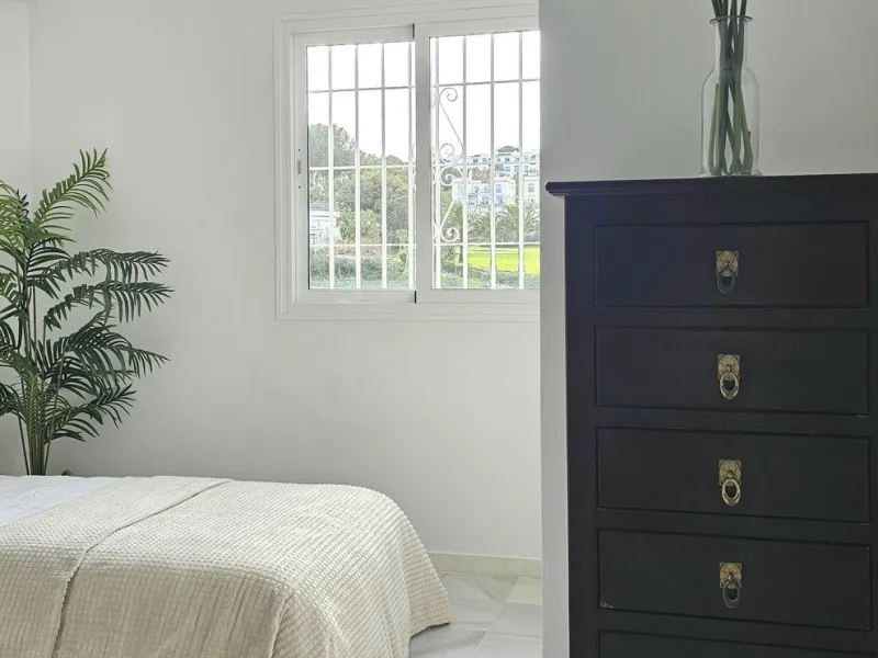 Beautiful 3 bedroom + 2 bathroom apartment for sale in Miraflores area. Spacious south & west facing covered terrace with open green views to the Miraflores golf course and gardens. Nice and quiet location only few minutes drive away from the beach villag