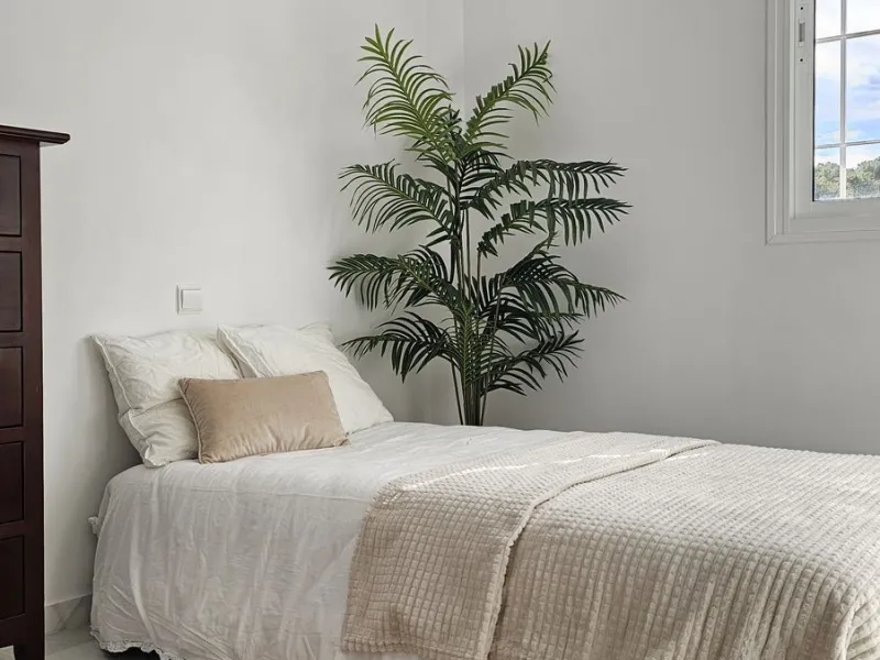 Beautiful 3 bedroom + 2 bathroom apartment for sale in Miraflores area. Spacious south & west facing covered terrace with open green views to the Miraflores golf course and gardens. Nice and quiet location only few minutes drive away from the beach villag