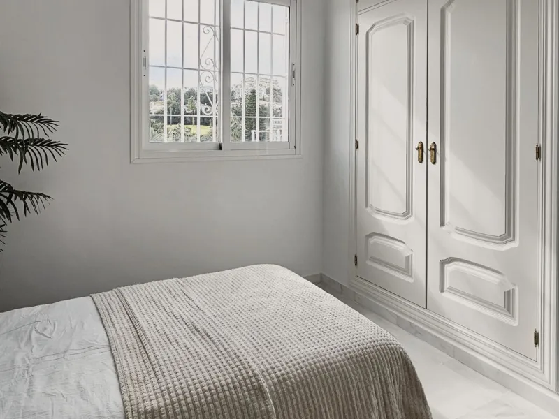 Beautiful 3 bedroom + 2 bathroom apartment for sale in Miraflores area. Spacious south & west facing covered terrace with open green views to the Miraflores golf course and gardens. Nice and quiet location only few minutes drive away from the beach villag