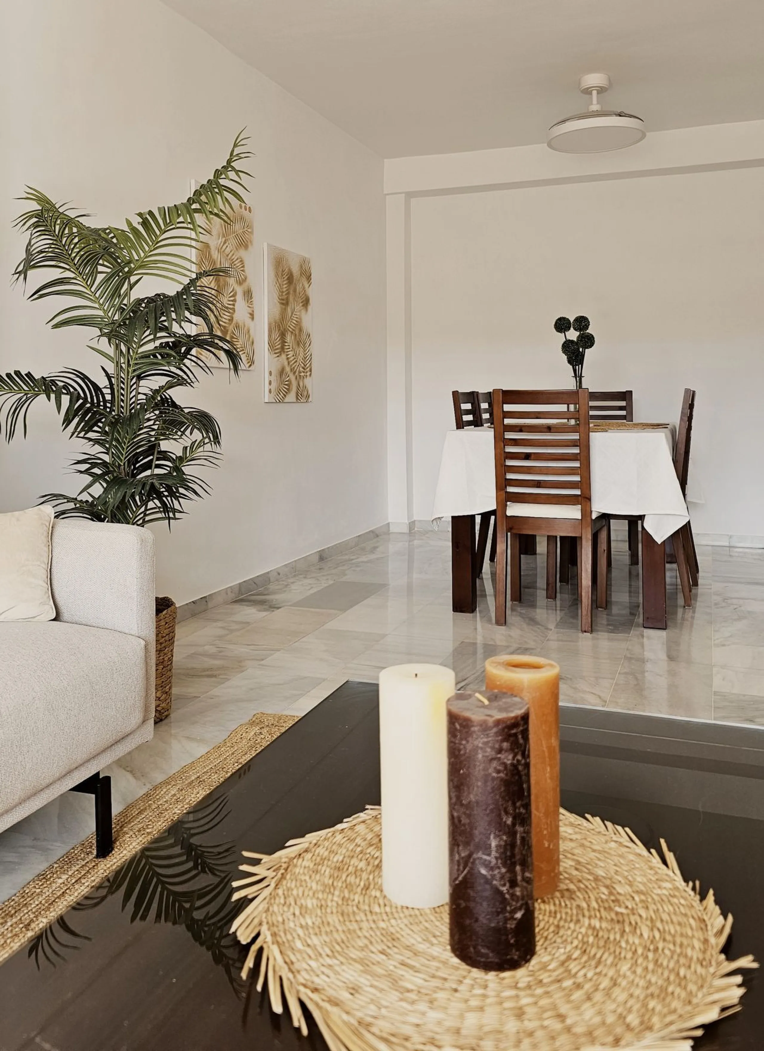 Beautiful 3 bedroom + 2 bathroom apartment for sale in Miraflores area. Spacious south & west facing covered terrace with open green views to the Miraflores golf course and gardens. Nice and quiet location only few minutes drive away from the beach villag