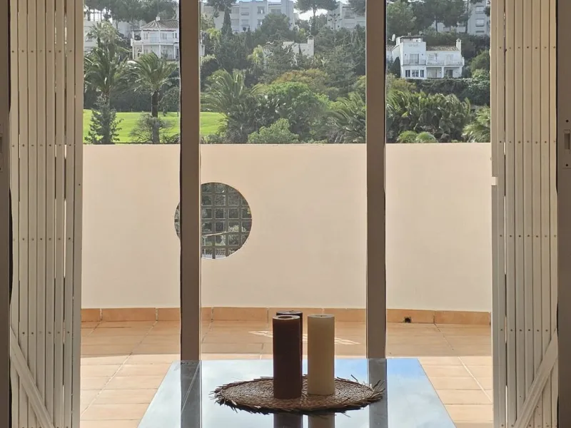 Beautiful 3 bedroom + 2 bathroom apartment for sale in Miraflores area. Spacious south & west facing covered terrace with open green views to the Miraflores golf course and gardens. Nice and quiet location only few minutes drive away from the beach villag
