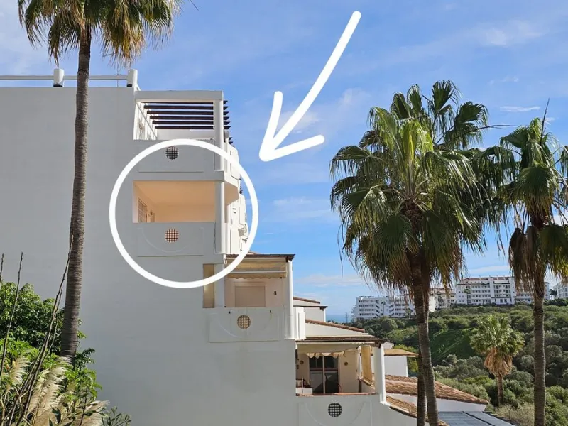 Beautiful 3 bedroom + 2 bathroom apartment for sale in Miraflores area. Spacious south & west facing covered terrace with open green views to the Miraflores golf course and gardens. Nice and quiet location only few minutes drive away from the beach villag