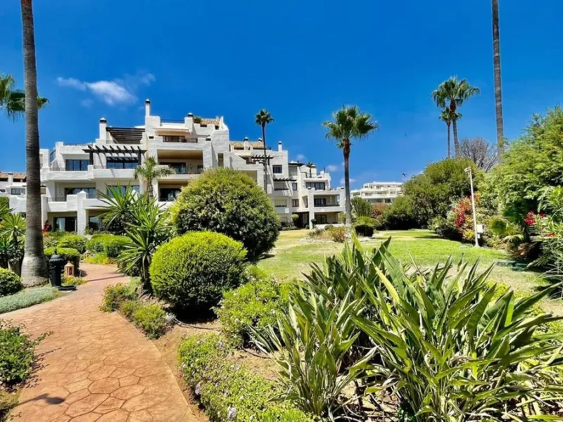 A magnificent apartment for sale in the prestigious  residential complex, located on the first line of the sea.