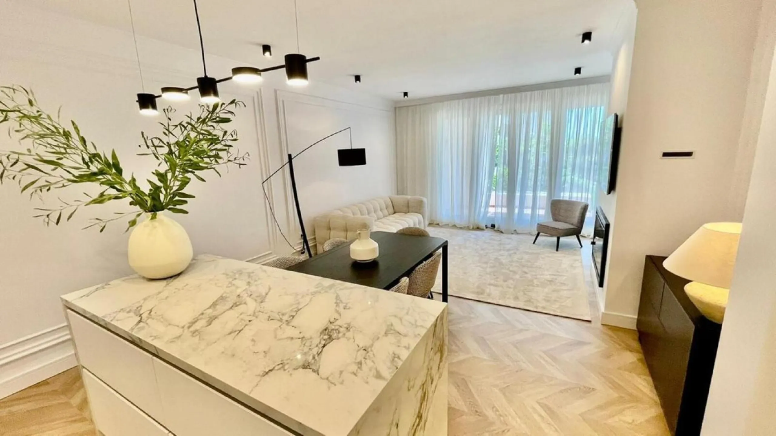 A magnificent apartment for sale in the prestigious  residential complex, located on the first line of the sea.