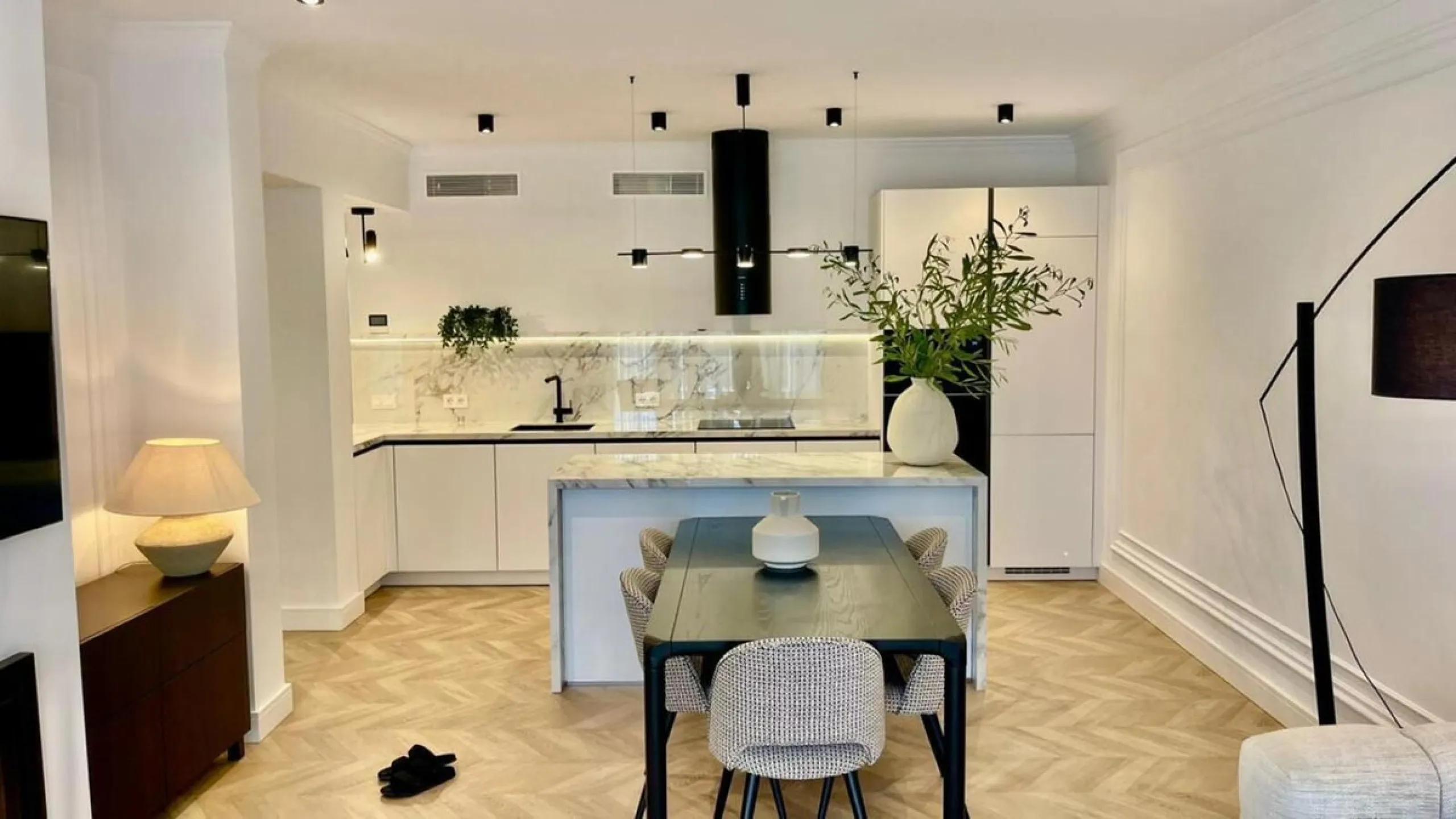 A magnificent apartment for sale in the prestigious  residential complex, located on the first line of the sea.