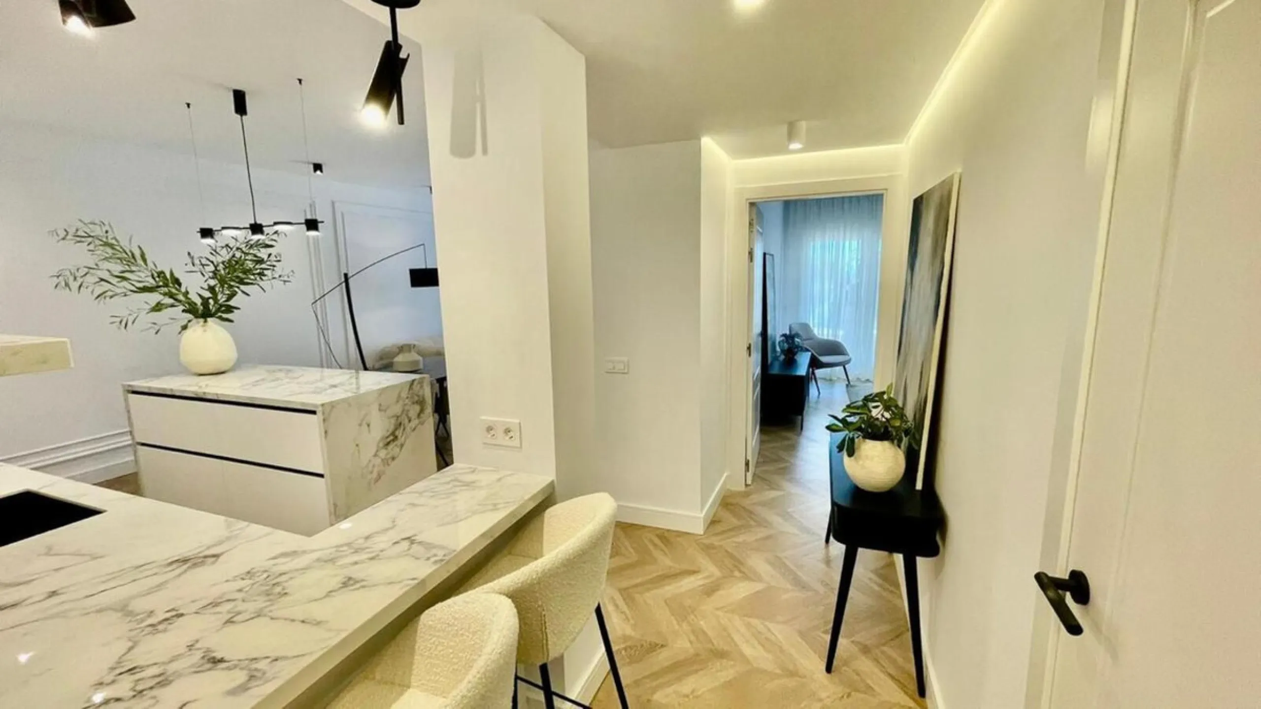 A magnificent apartment for sale in the prestigious  residential complex, located on the first line of the sea.