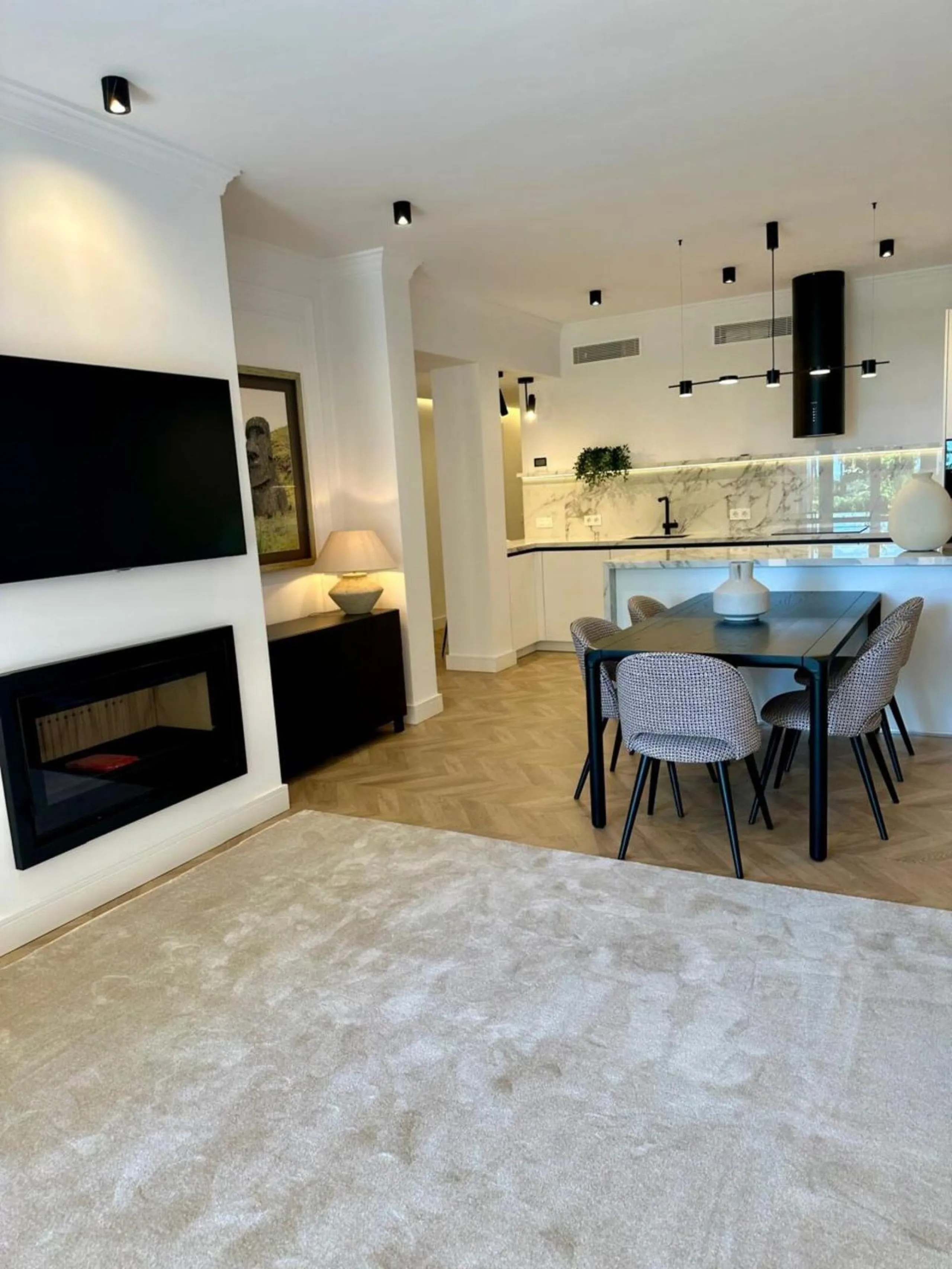 A magnificent apartment for sale in the prestigious  residential complex, located on the first line of the sea.