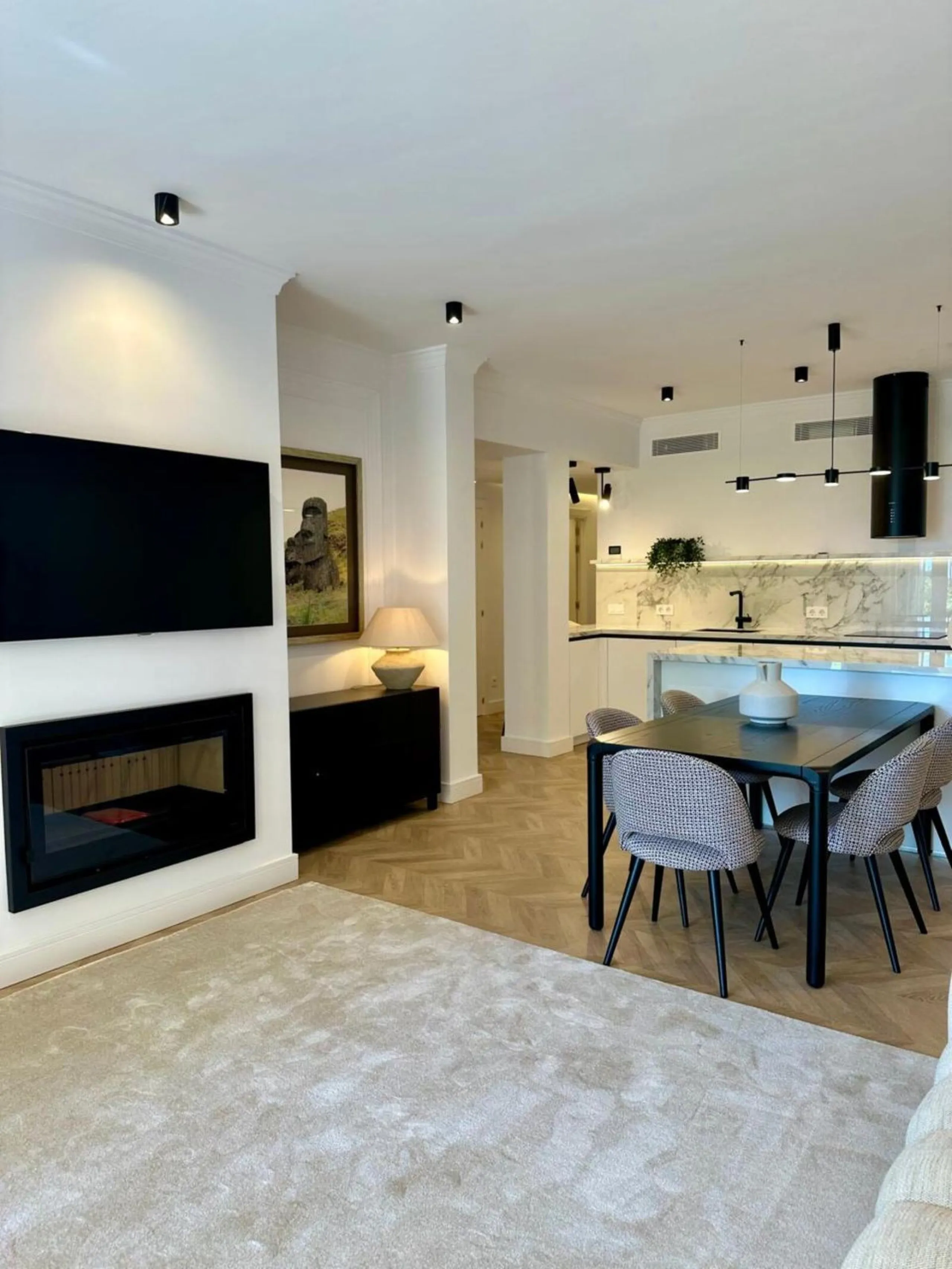 A magnificent apartment for sale in the prestigious  residential complex, located on the first line of the sea.