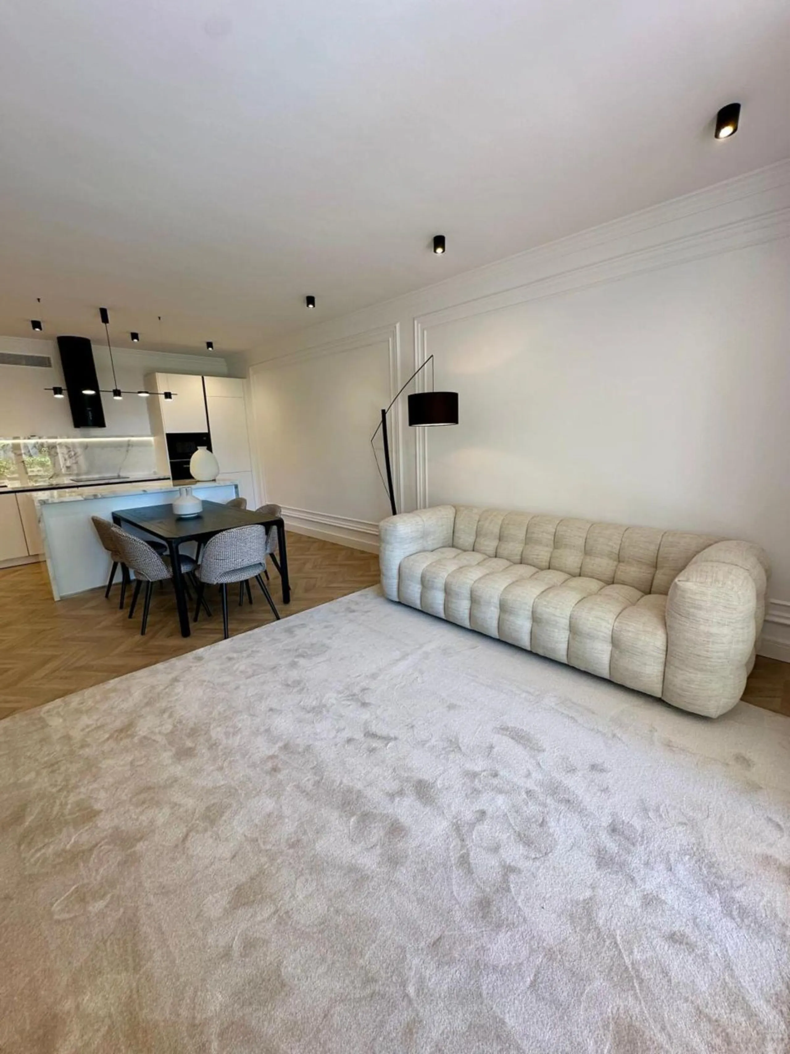 A magnificent apartment for sale in the prestigious  residential complex, located on the first line of the sea.