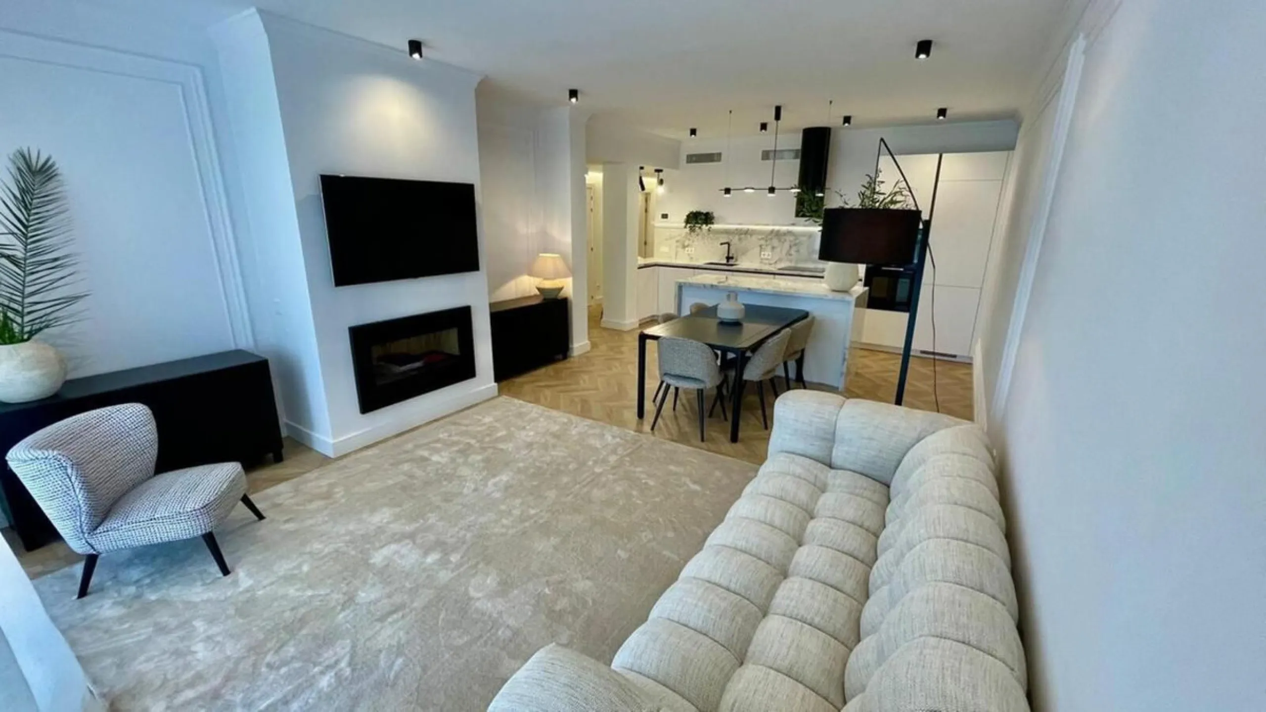 A magnificent apartment for sale in the prestigious  residential complex, located on the first line of the sea.