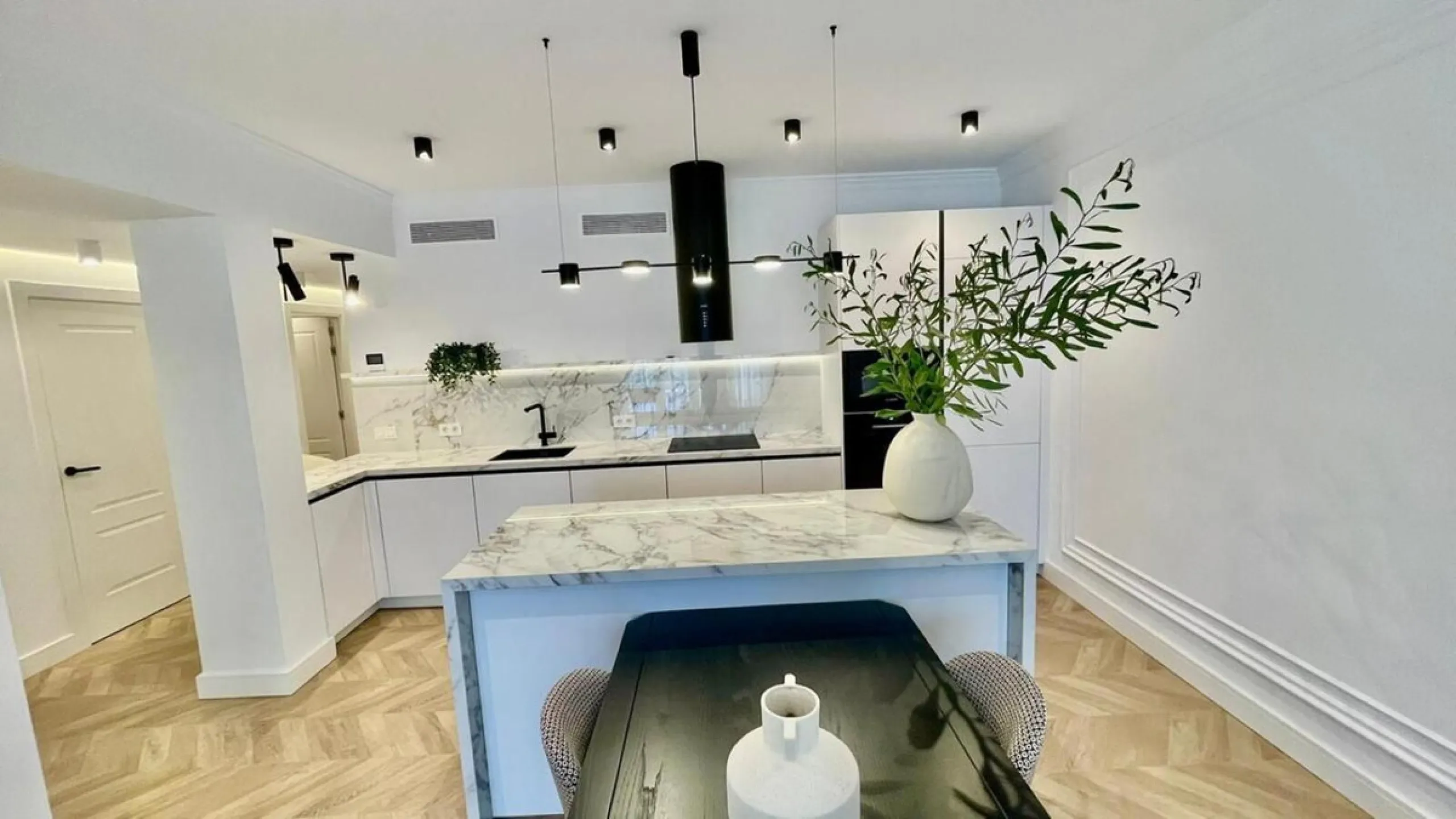 A magnificent apartment for sale in the prestigious  residential complex, located on the first line of the sea.