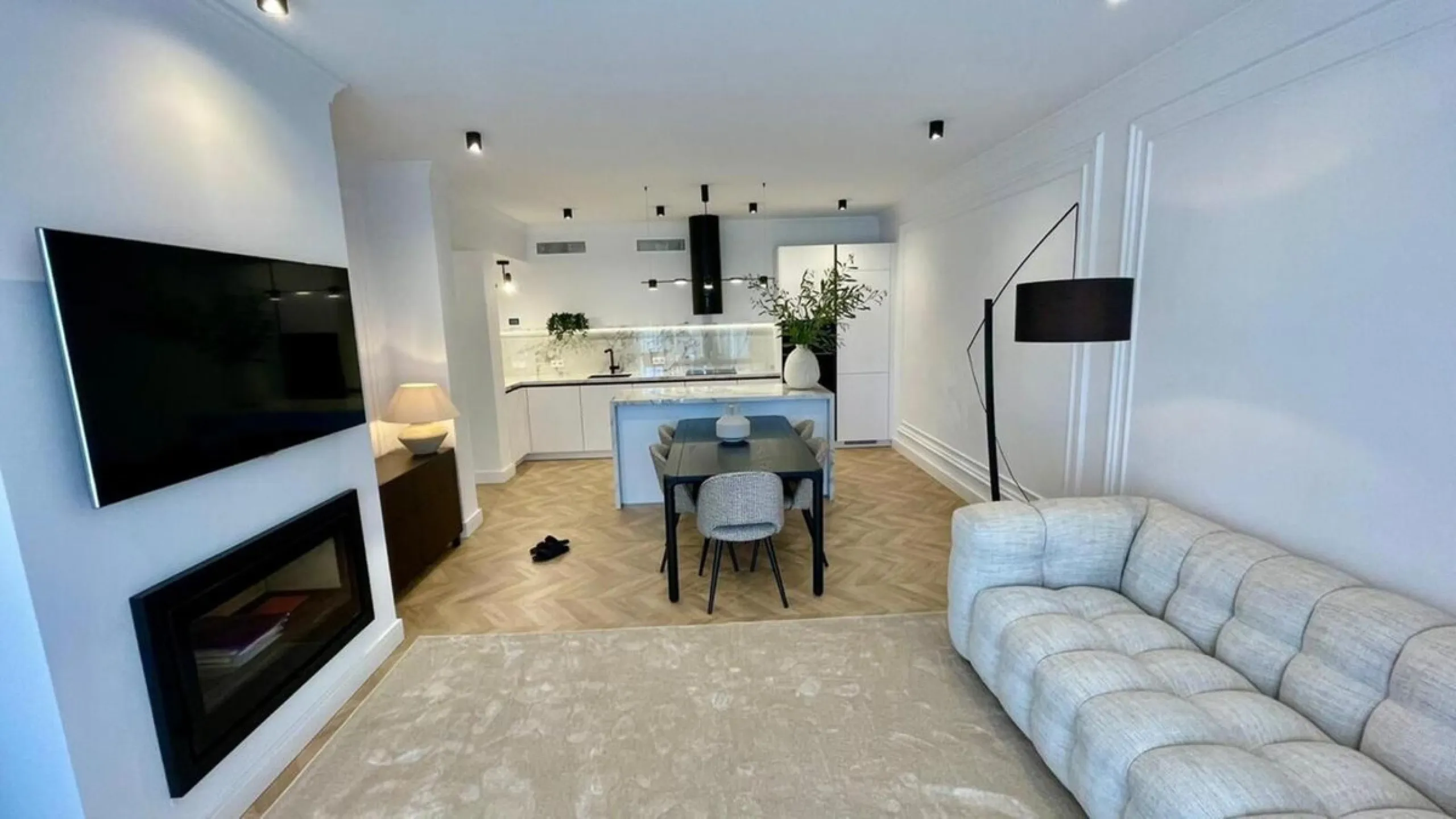 A magnificent apartment for sale in the prestigious  residential complex, located on the first line of the sea.