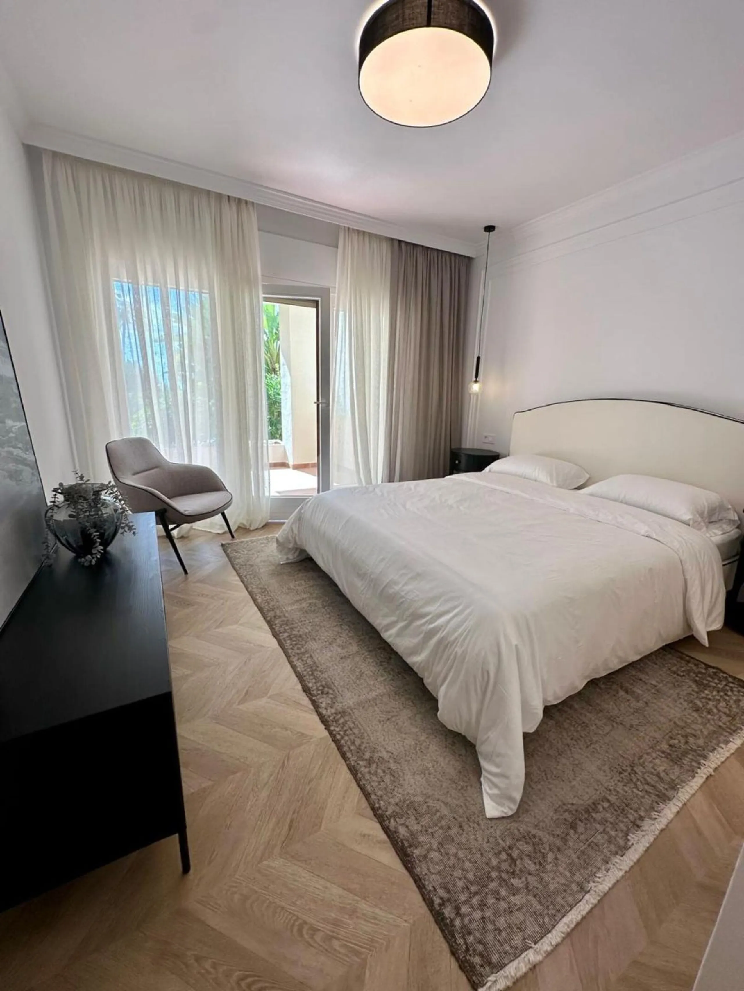 A magnificent apartment for sale in the prestigious  residential complex, located on the first line of the sea.