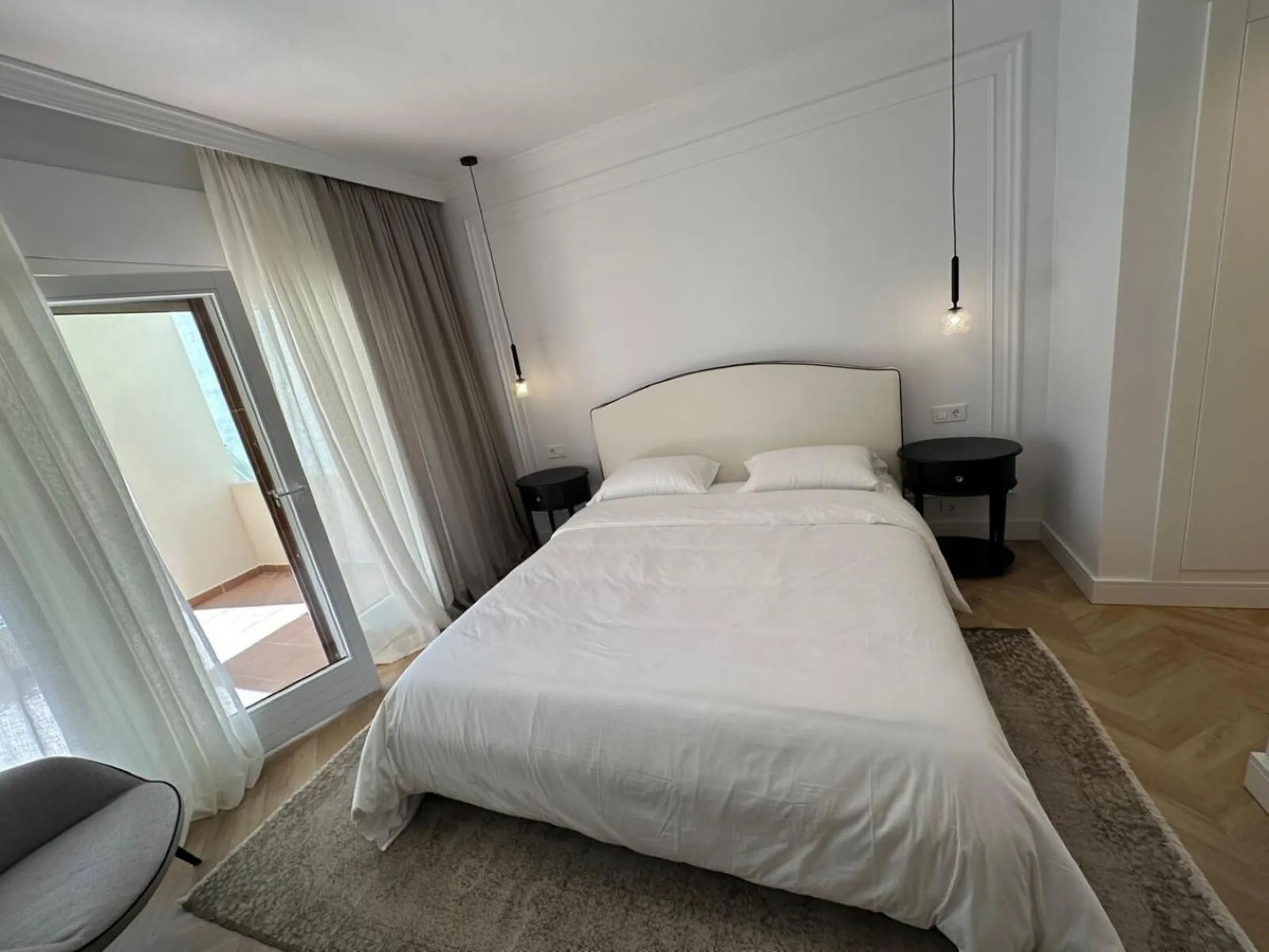 A magnificent apartment for sale in the prestigious  residential complex, located on the first line of the sea.