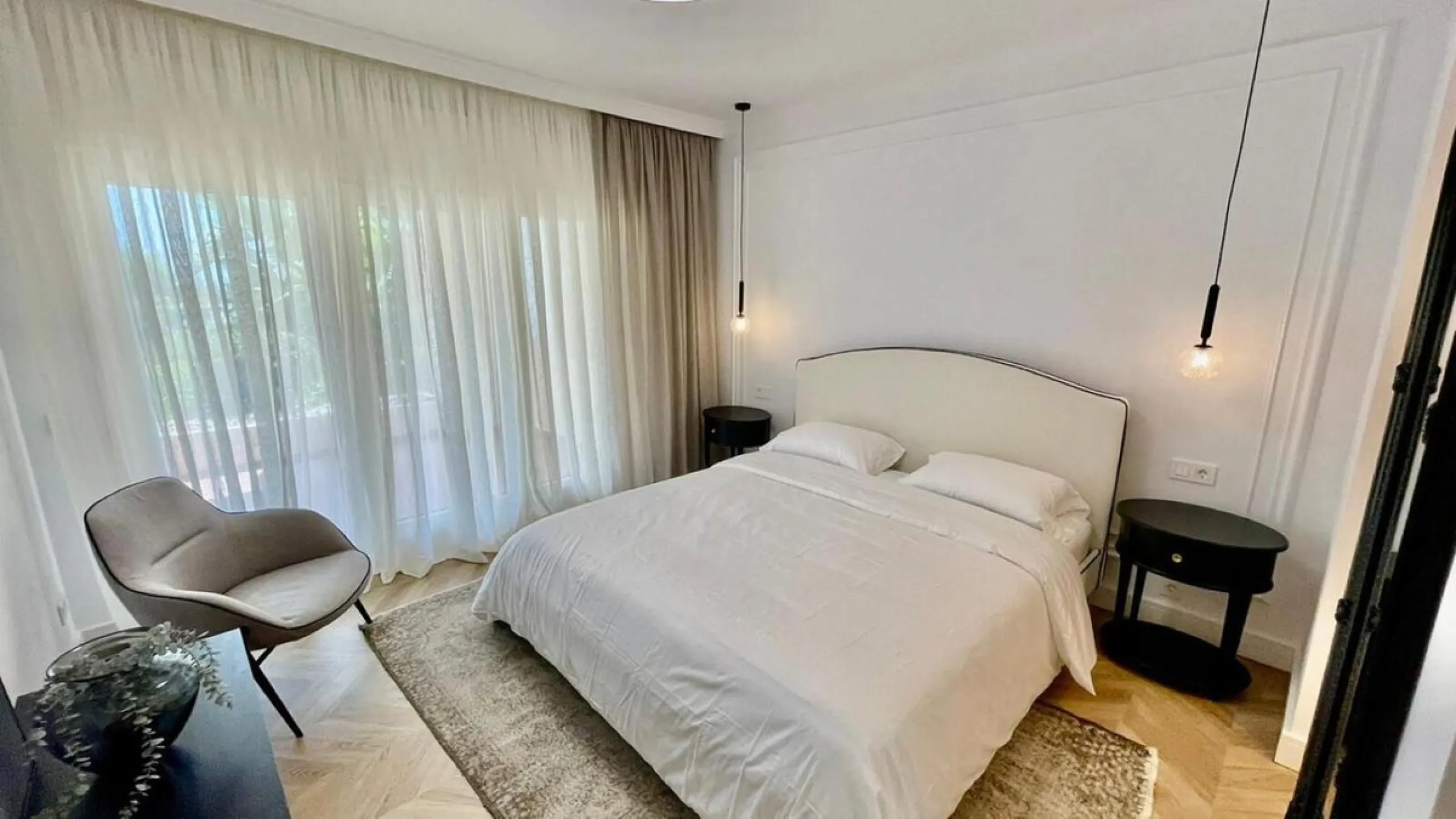 A magnificent apartment for sale in the prestigious  residential complex, located on the first line of the sea.
