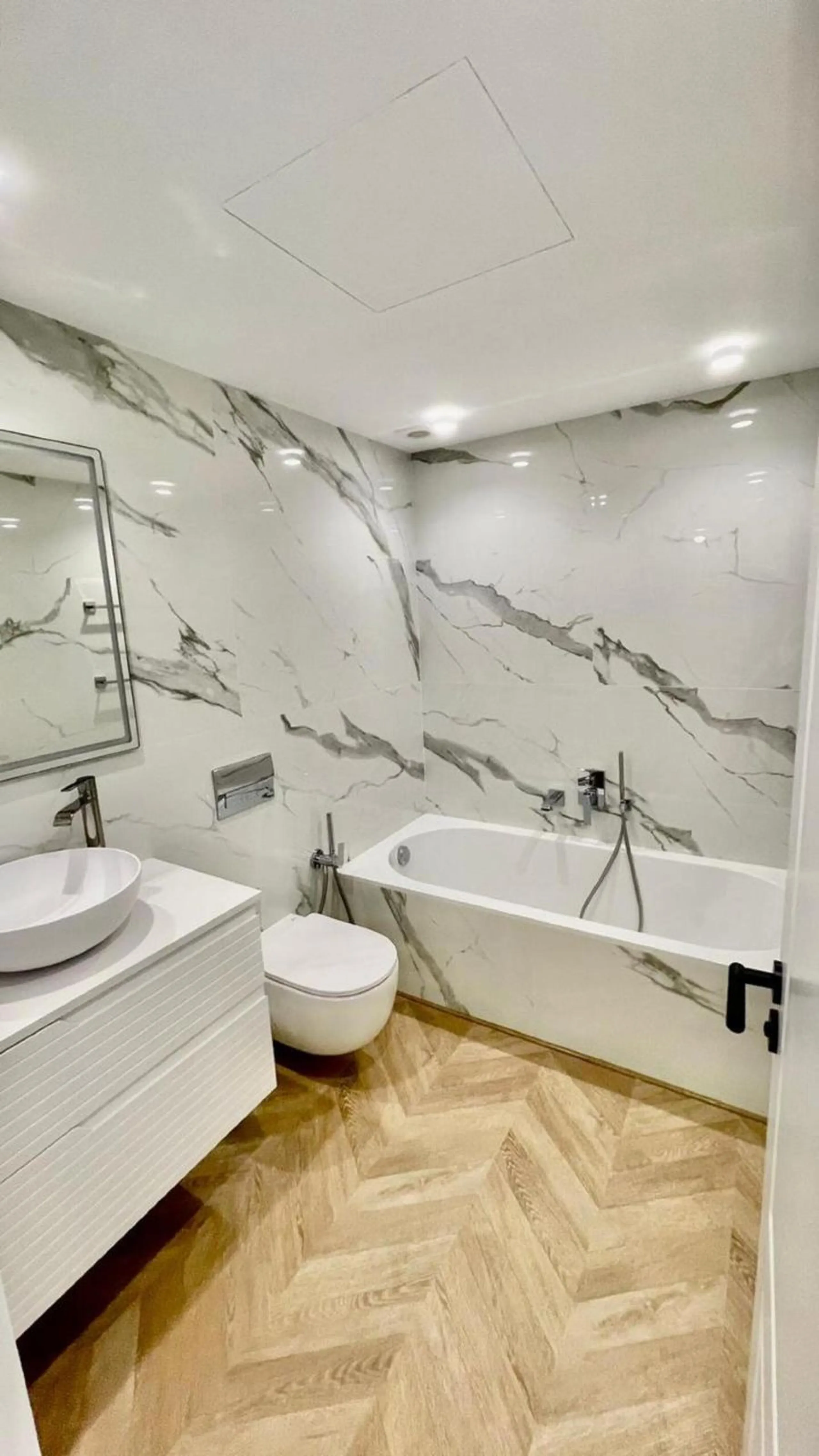 A magnificent apartment for sale in the prestigious  residential complex, located on the first line of the sea.