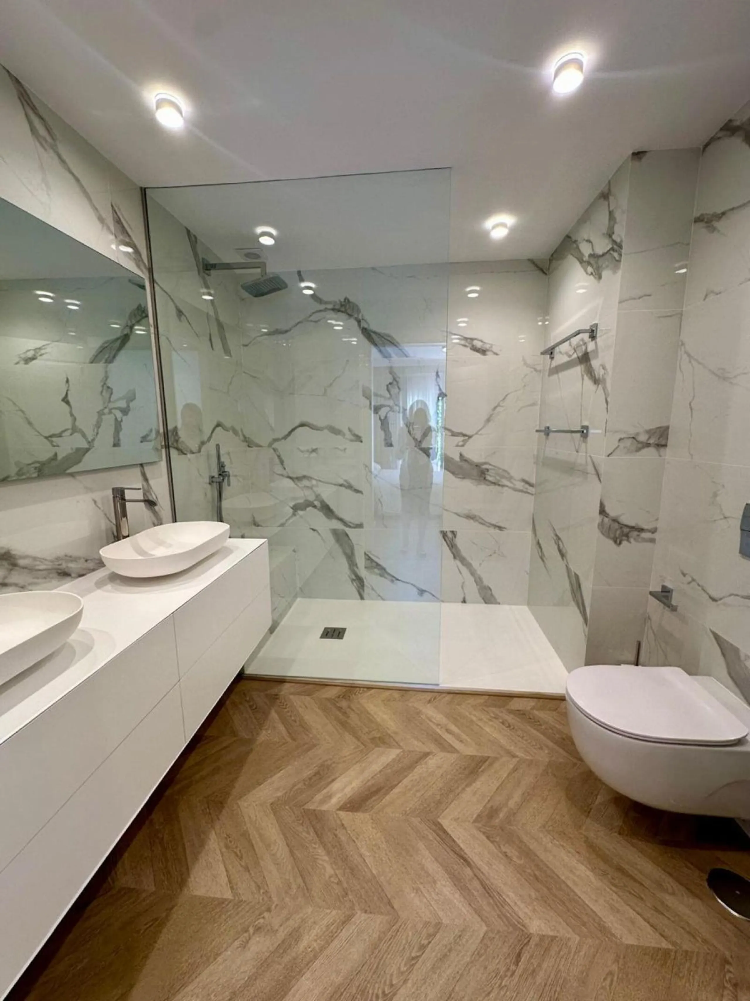 A magnificent apartment for sale in the prestigious  residential complex, located on the first line of the sea.