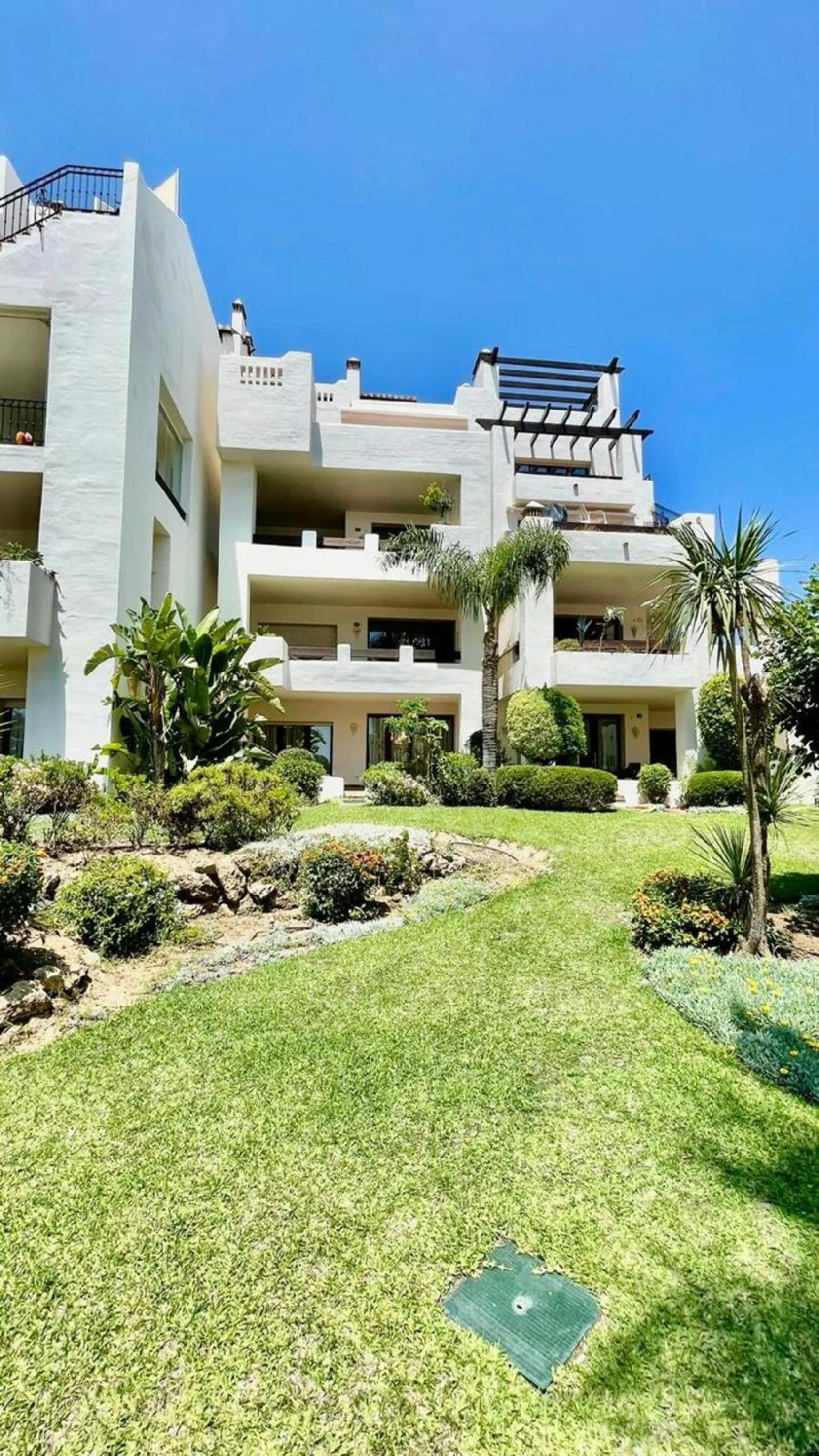 A magnificent apartment for sale in the prestigious  residential complex, located on the first line of the sea.