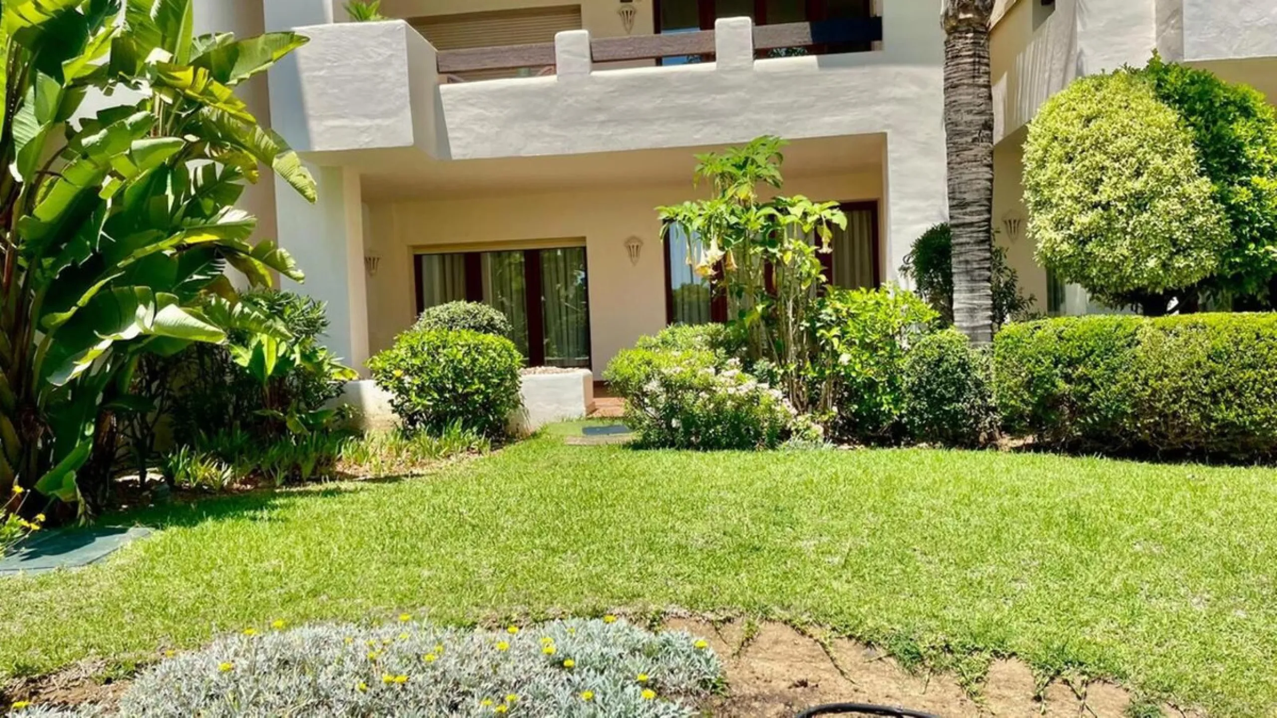 A magnificent apartment for sale in the prestigious  residential complex, located on the first line of the sea.