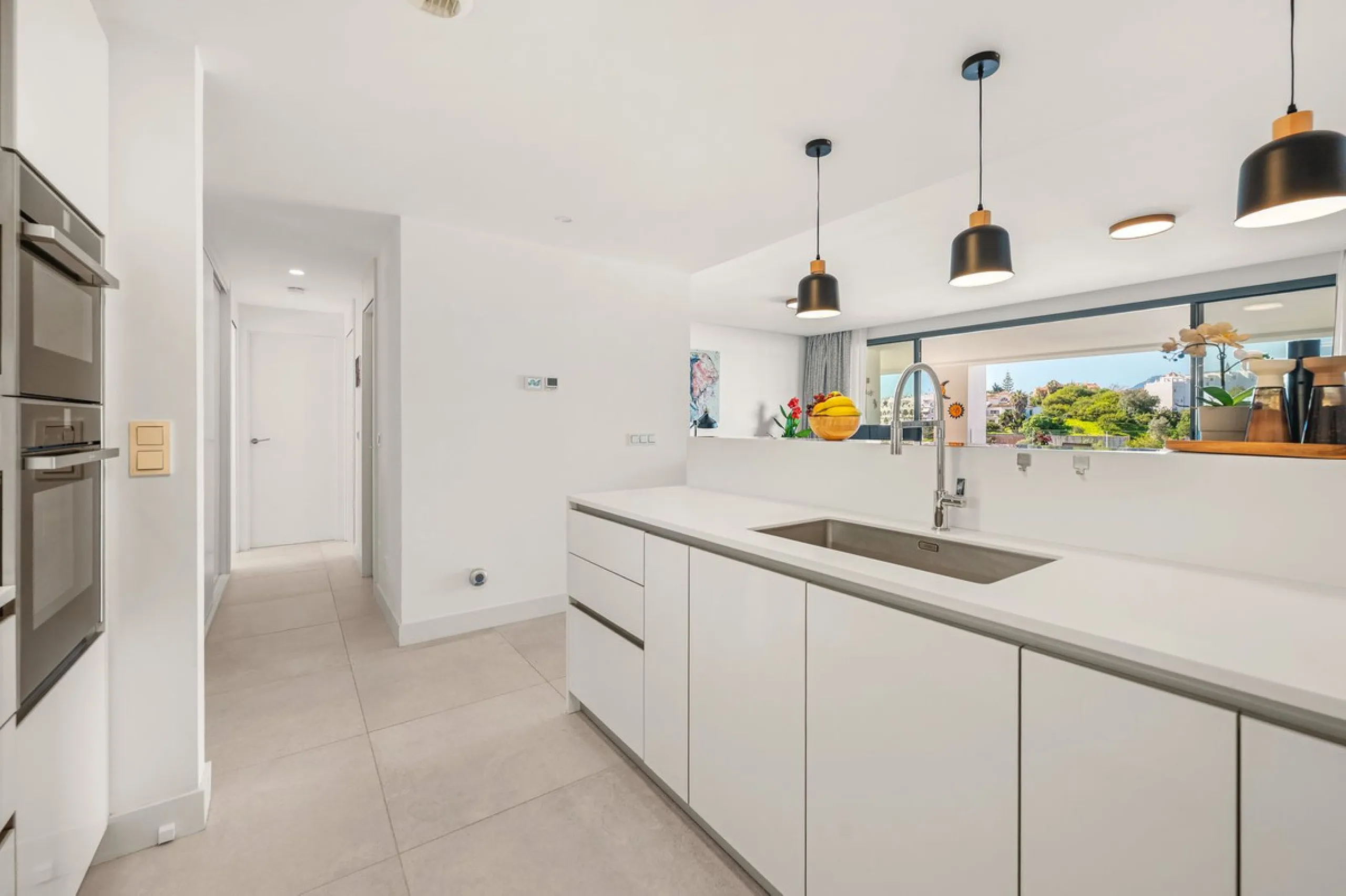Apartment - Ground Floor Apartment в продаже в Marbella, Málaga. В доме 3 спален и 2 ванных комнат. Площадь дома 166 м²
