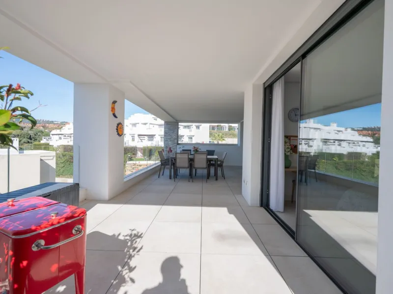 Apartment - Ground Floor Apartment в продаже в Marbella, Málaga. В доме 3 спален и 2 ванных комнат. Площадь дома 166 м²
