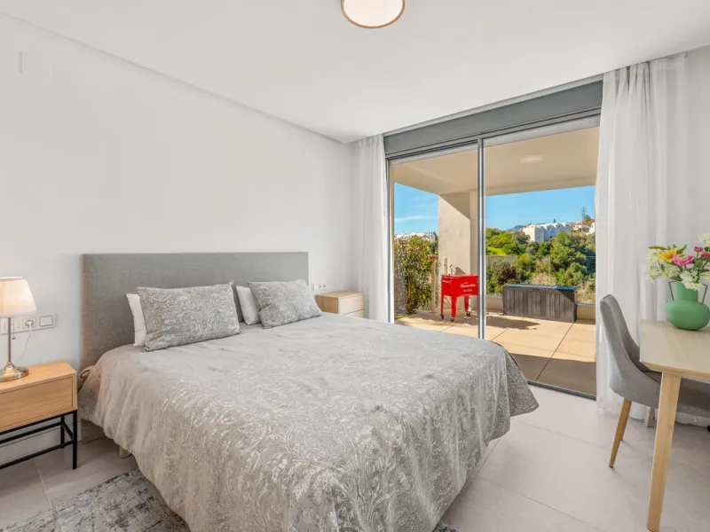 Apartment - Ground Floor Apartment в продаже в Marbella, Málaga. В доме 3 спален и 2 ванных комнат. Площадь дома 166 м²
