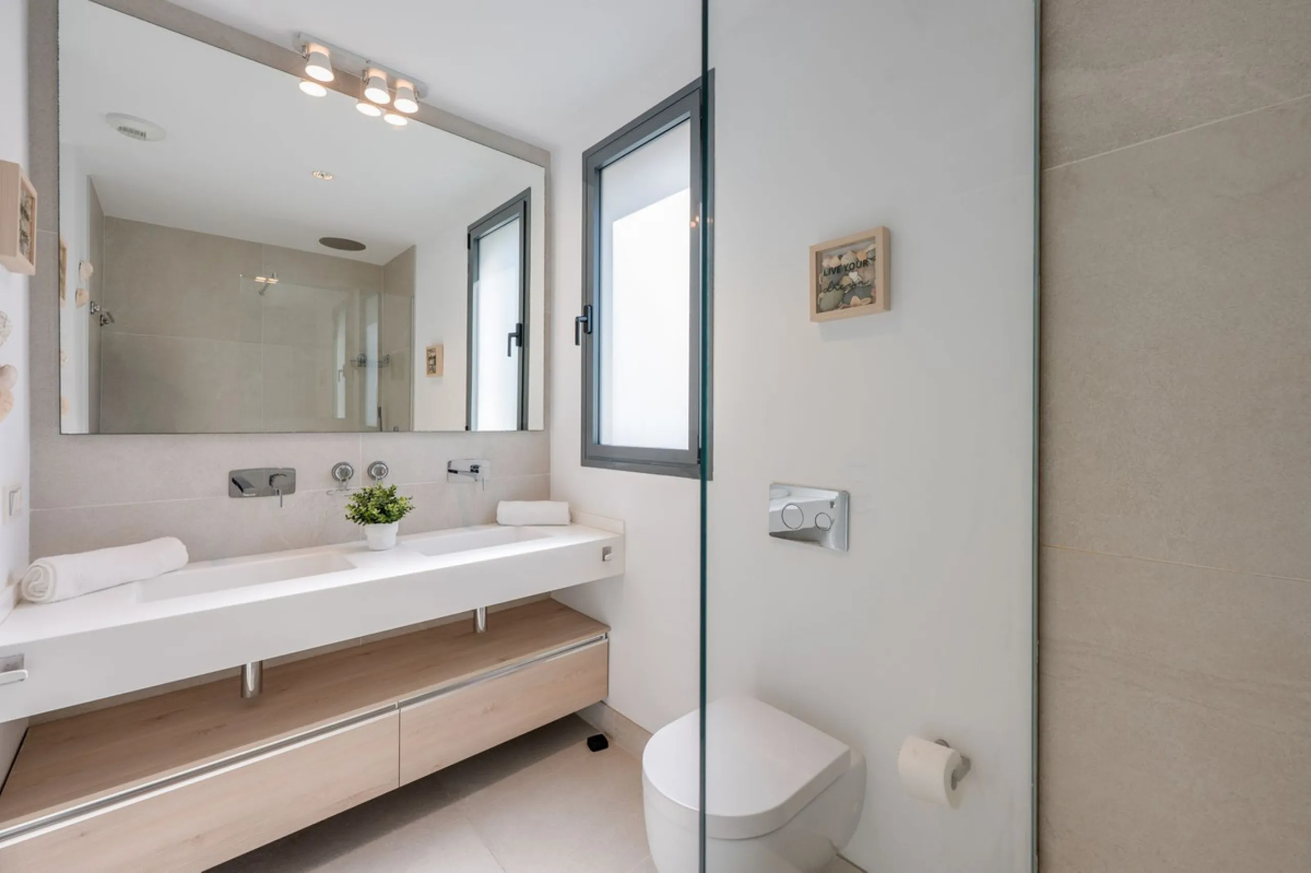 Apartment - Ground Floor Apartment в продаже в Marbella, Málaga. В доме 3 спален и 2 ванных комнат. Площадь дома 166 м²