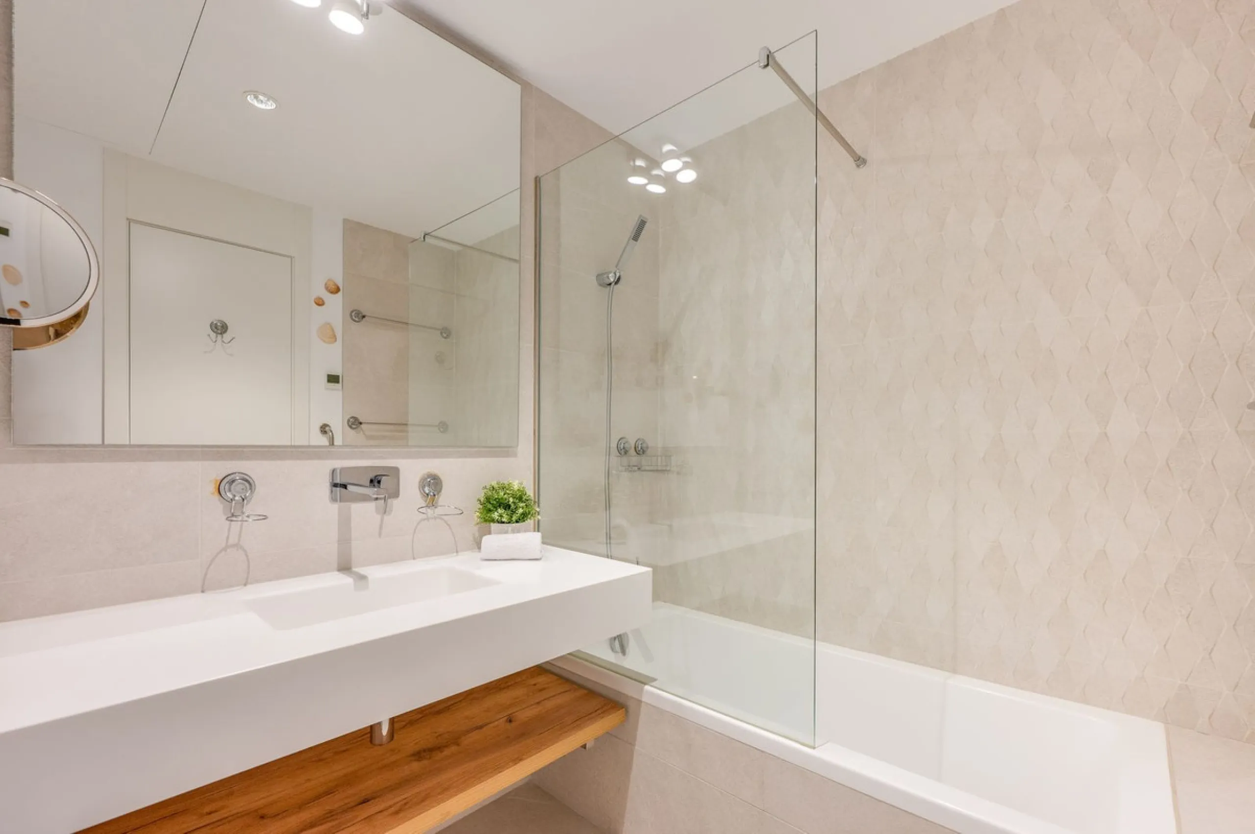 Apartment - Ground Floor Apartment в продаже в Marbella, Málaga. В доме 3 спален и 2 ванных комнат. Площадь дома 166 м²