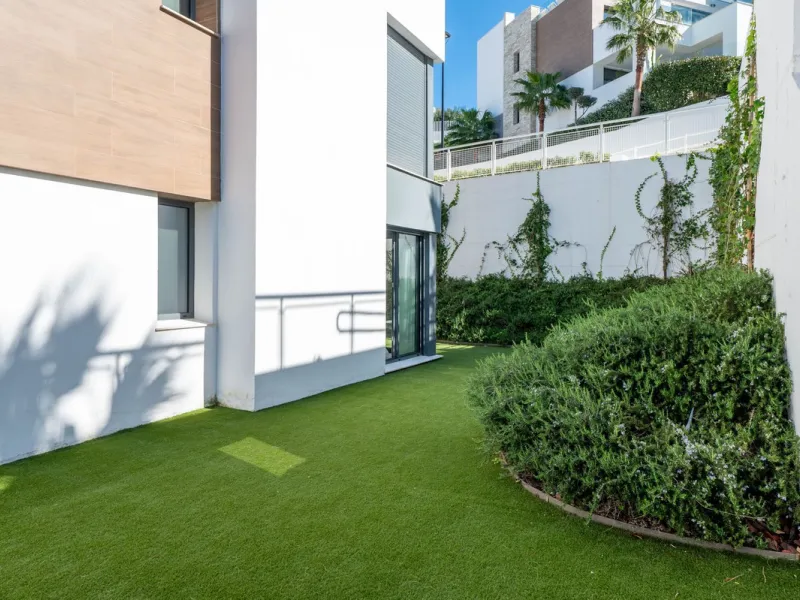 Apartment - Ground Floor Apartment в продаже в Marbella, Málaga. В доме 3 спален и 2 ванных комнат. Площадь дома 166 м²