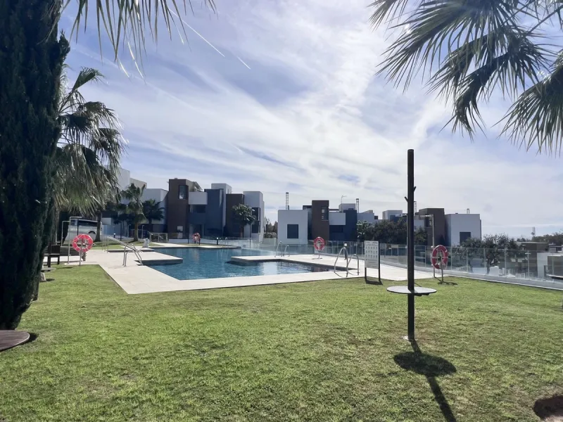 Apartment - Ground Floor Apartment в продаже в Marbella, Málaga. В доме 3 спален и 2 ванных комнат. Площадь дома 166 м²