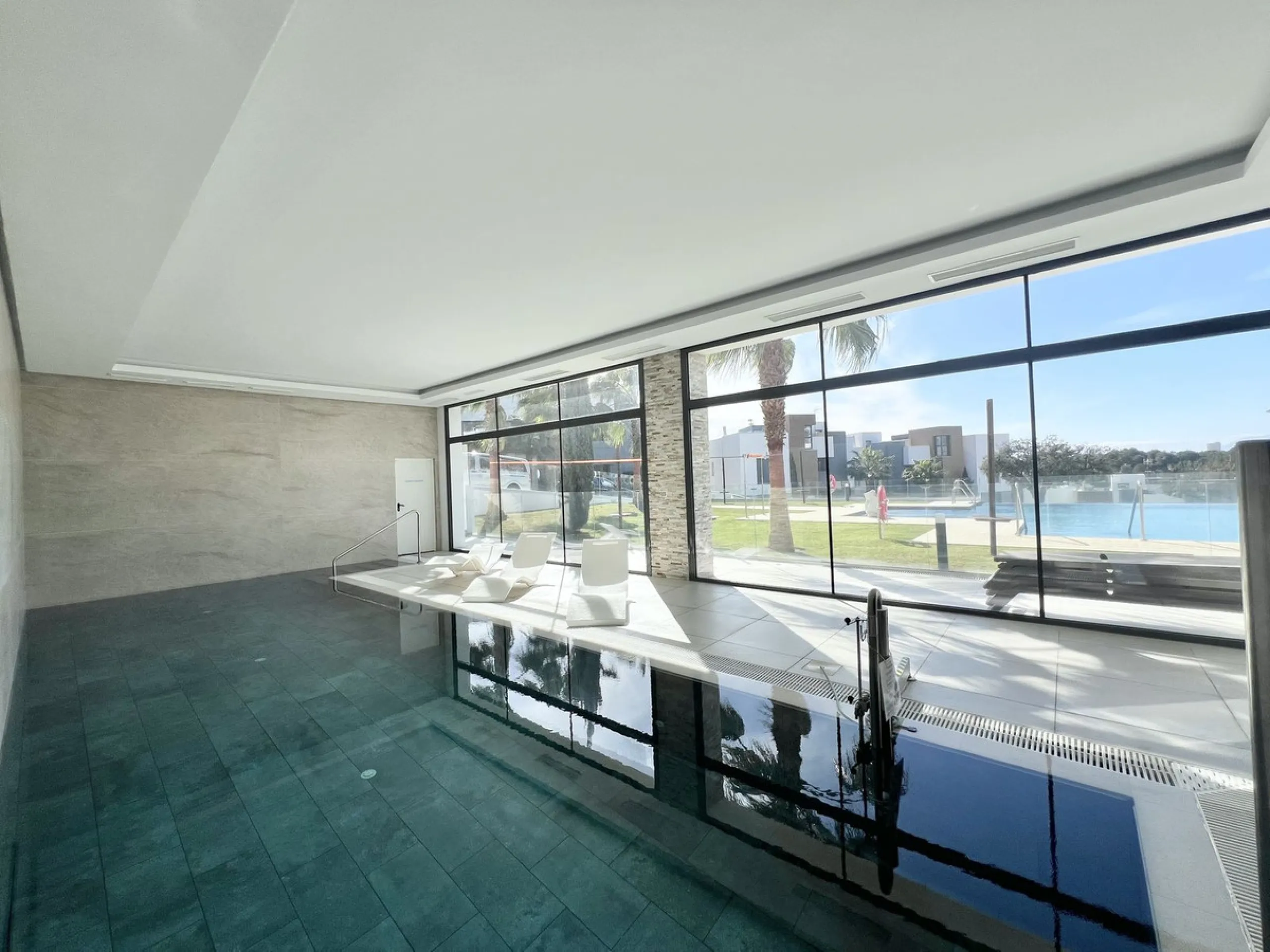 Apartment - Ground Floor Apartment в продаже в Marbella, Málaga. В доме 3 спален и 2 ванных комнат. Площадь дома 166 м²