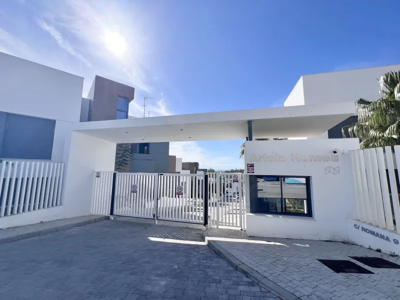 Apartment - Ground Floor Apartment в продаже в Marbella, Málaga. В доме 3 спален и 2 ванных комнат. Площадь дома 166 м²